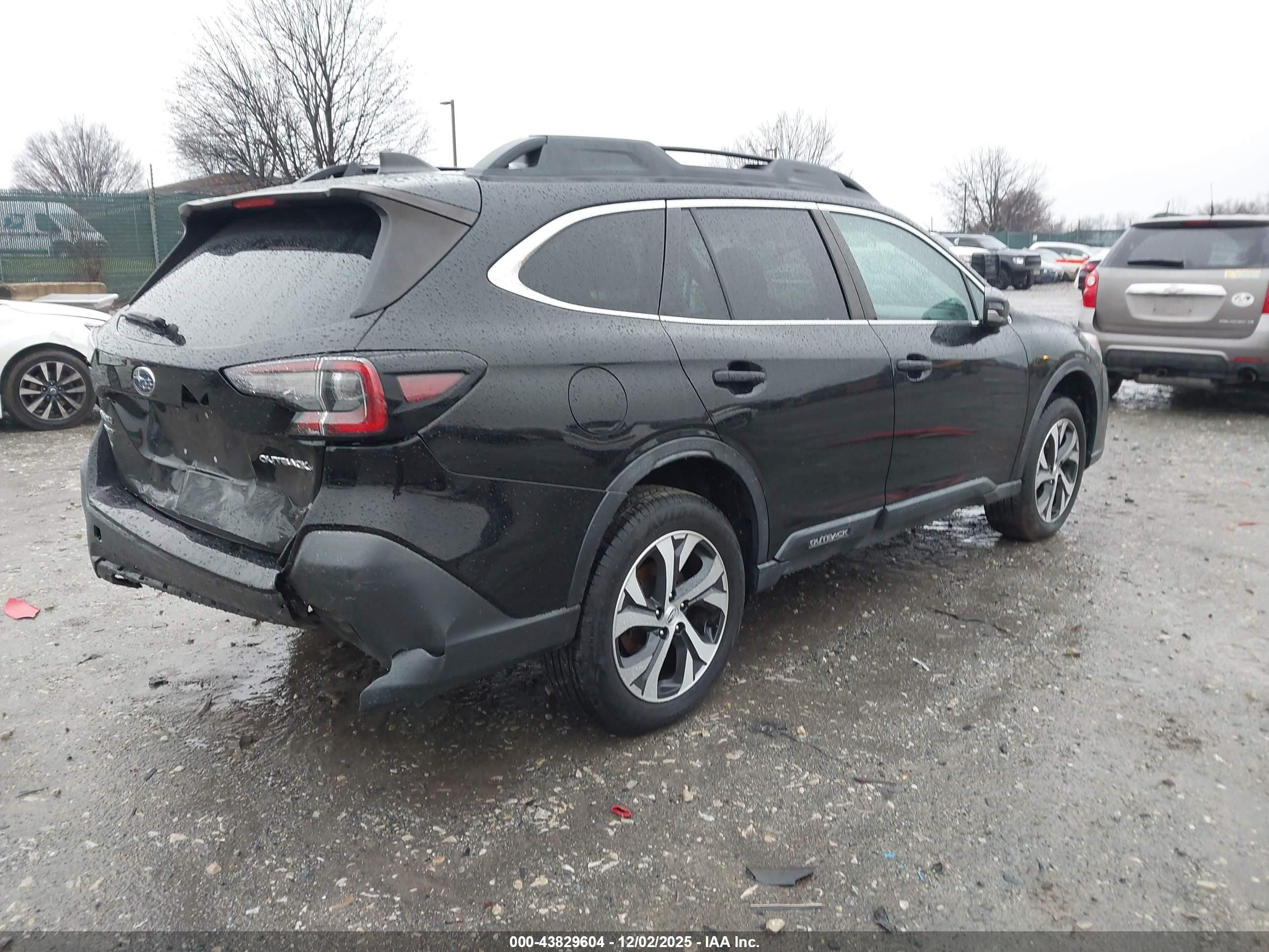 SUBARU OUTBACK image 4