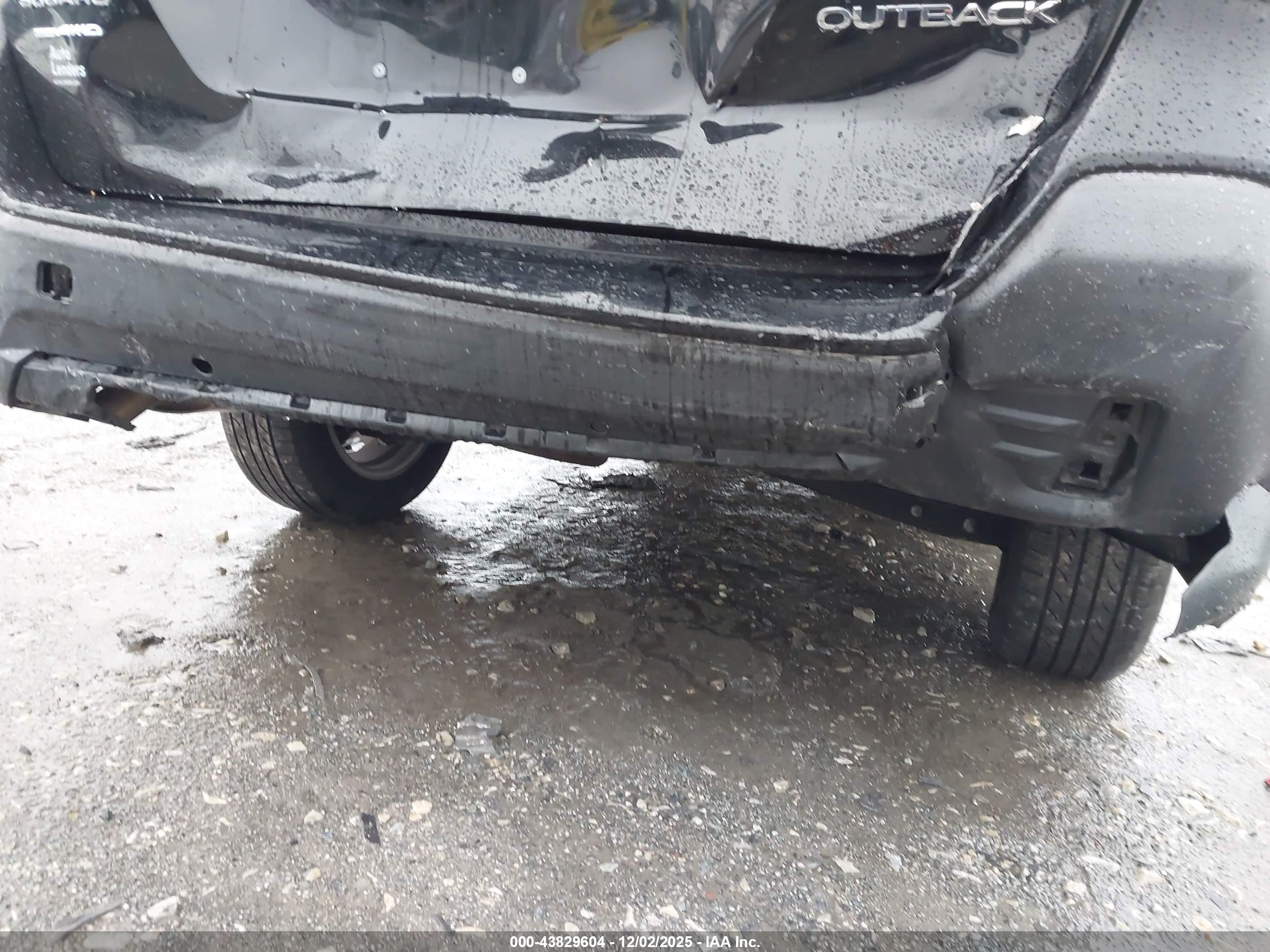 SUBARU OUTBACK image 6