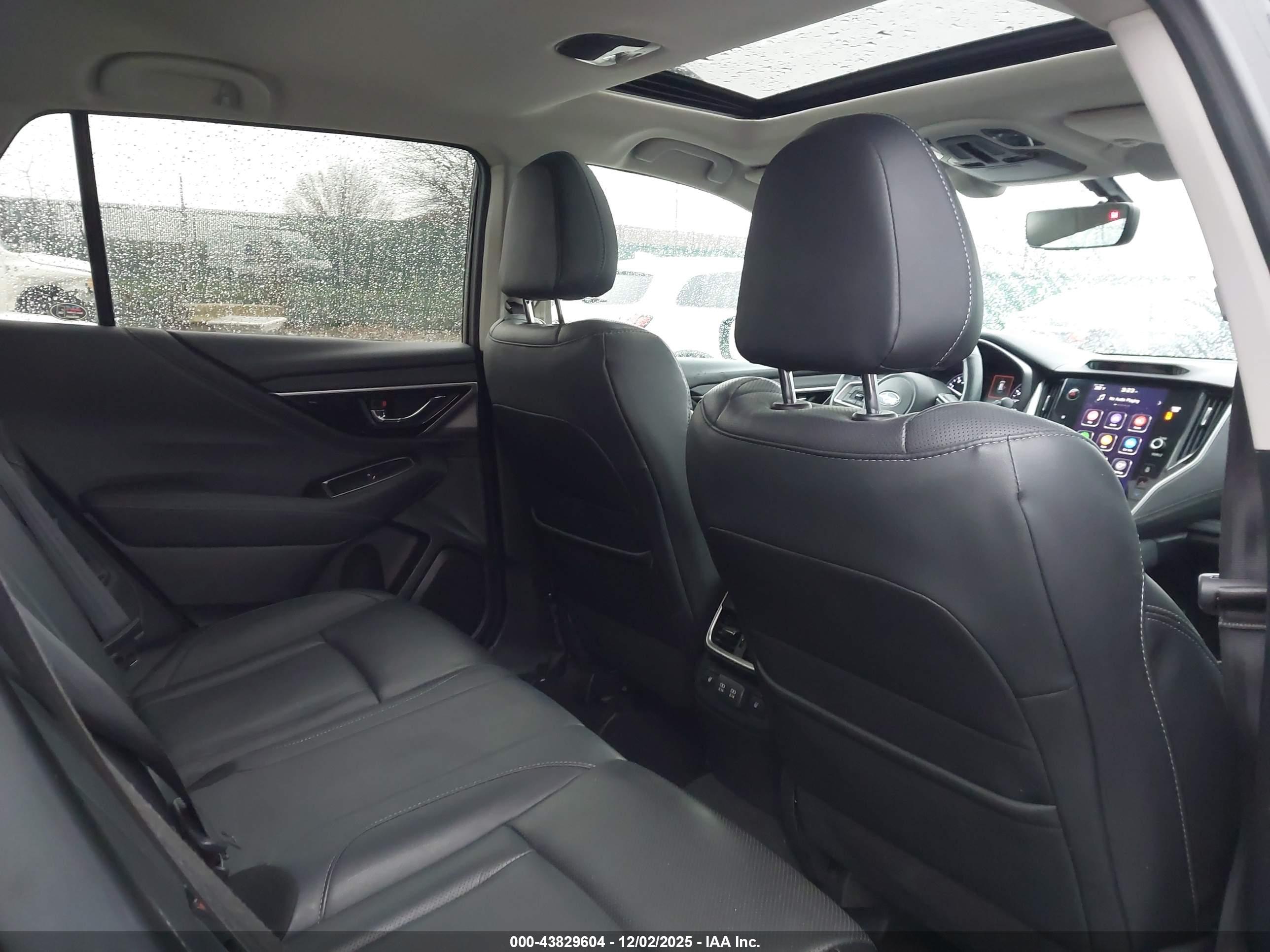 SUBARU OUTBACK image 8