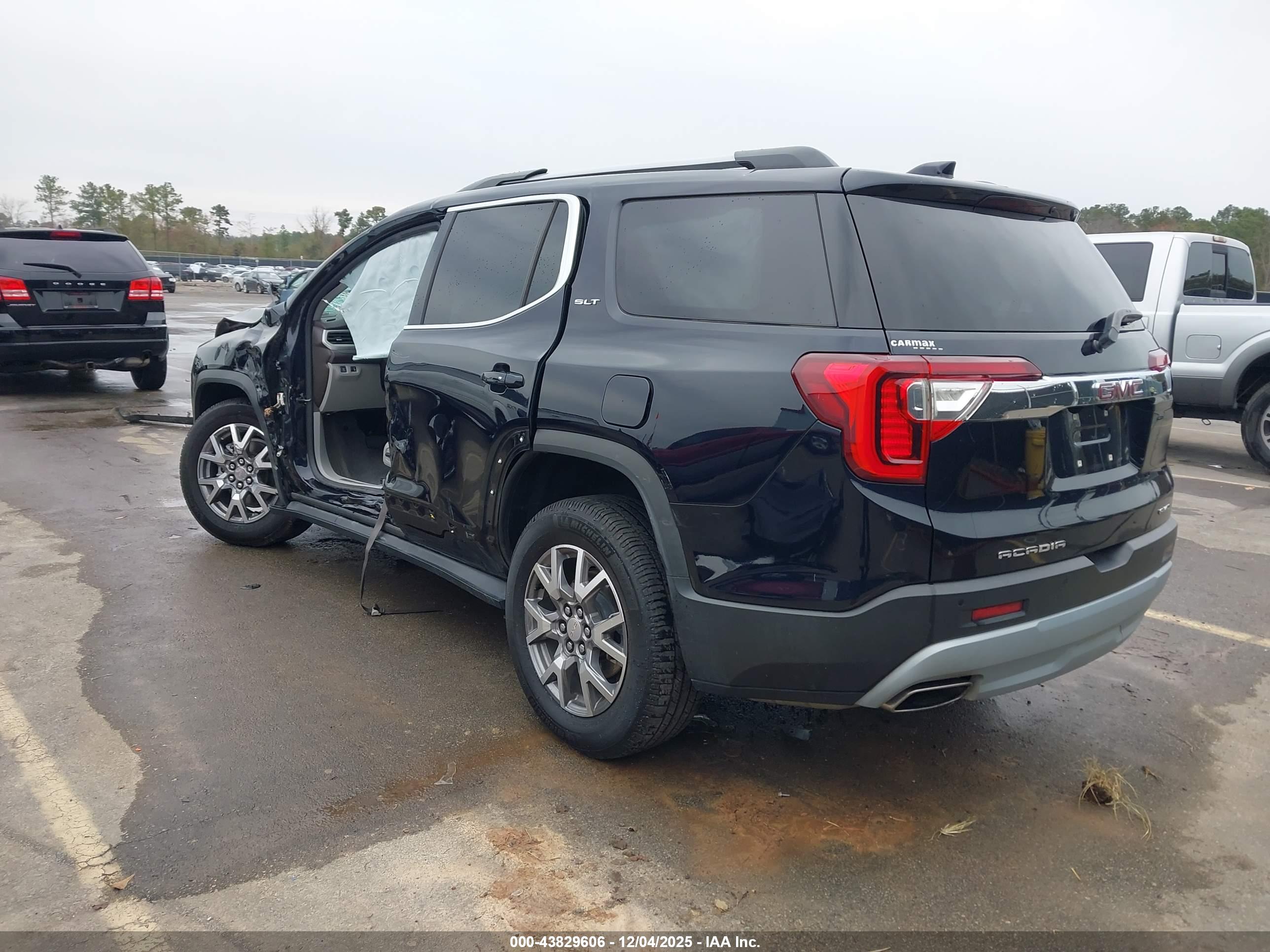GMC ACADIA image 3