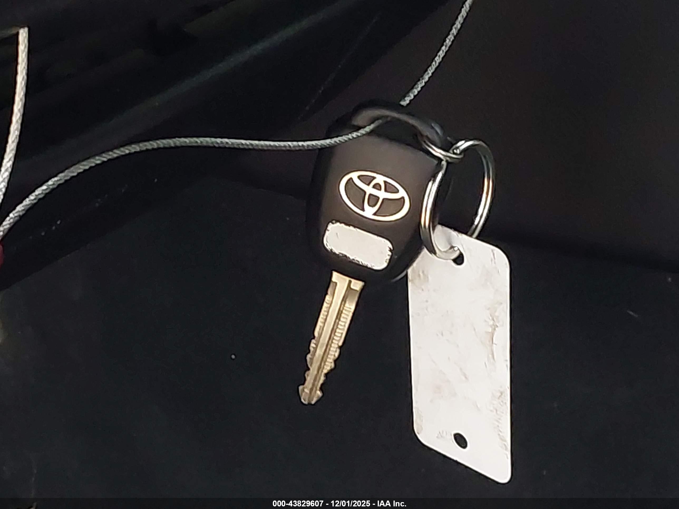 TOYOTA CAMRY image 11