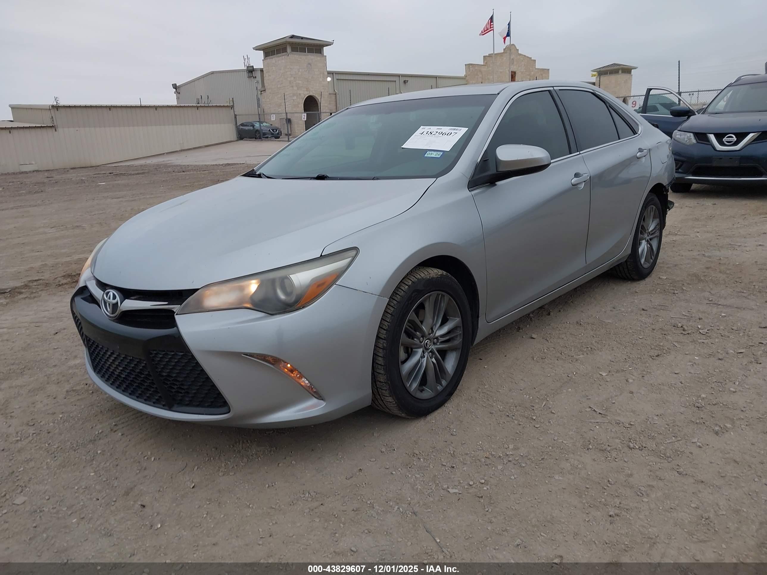 TOYOTA CAMRY image 2