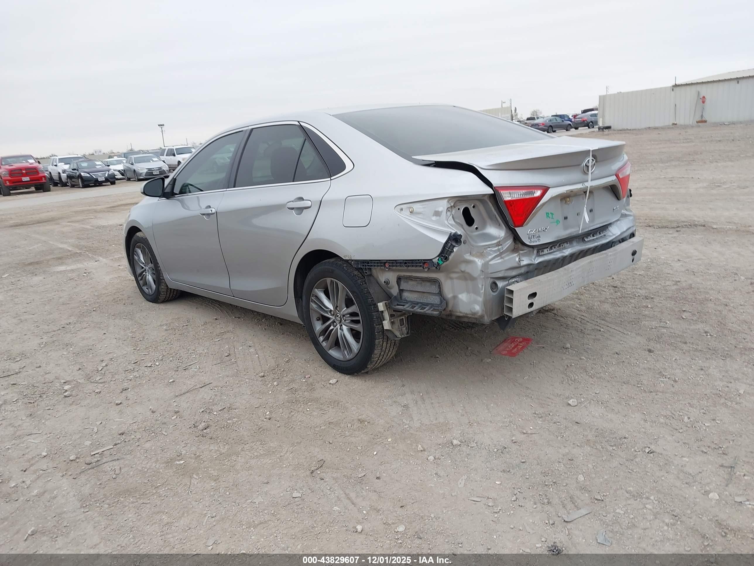 TOYOTA CAMRY image 3