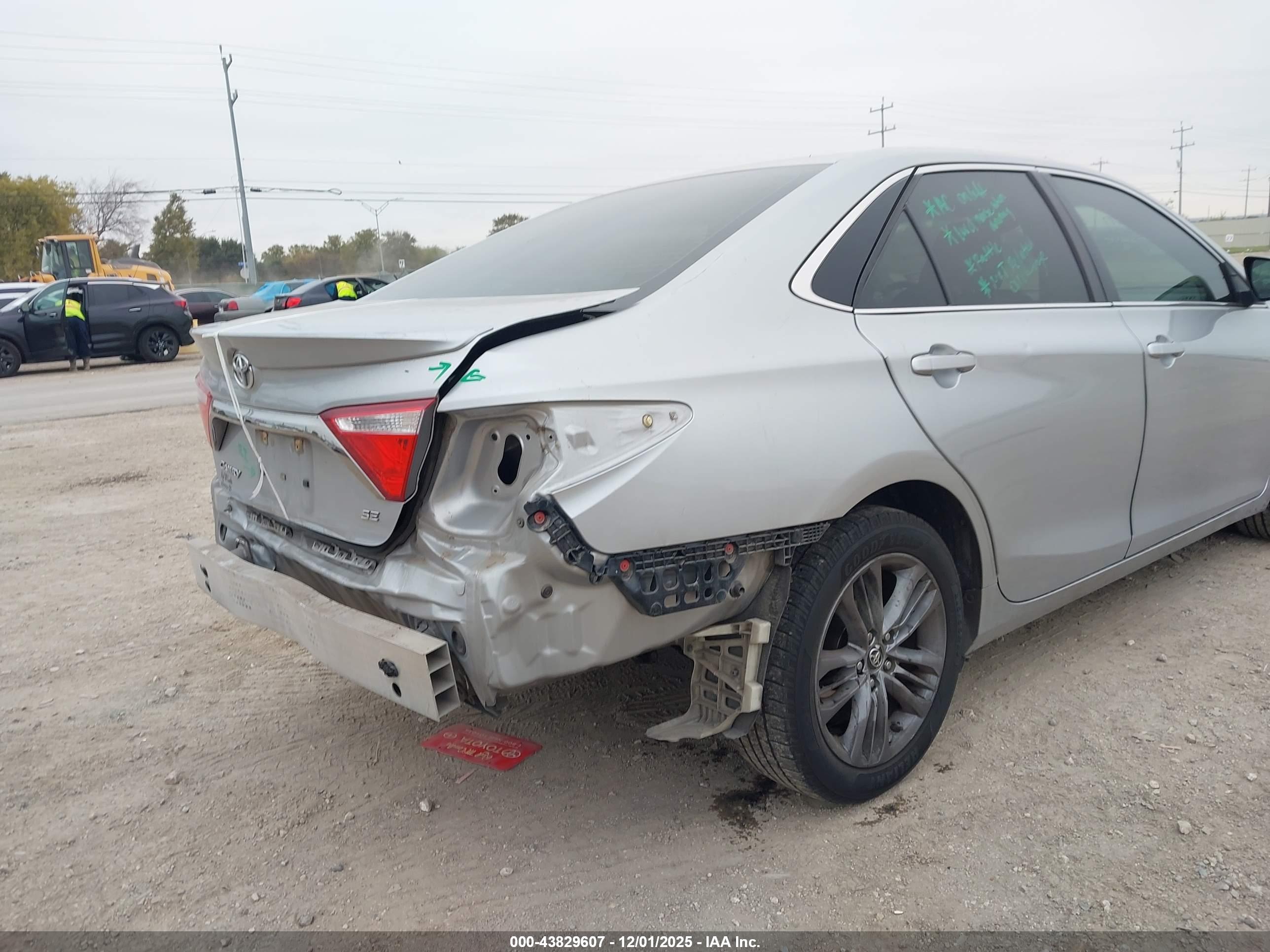 TOYOTA CAMRY image 6