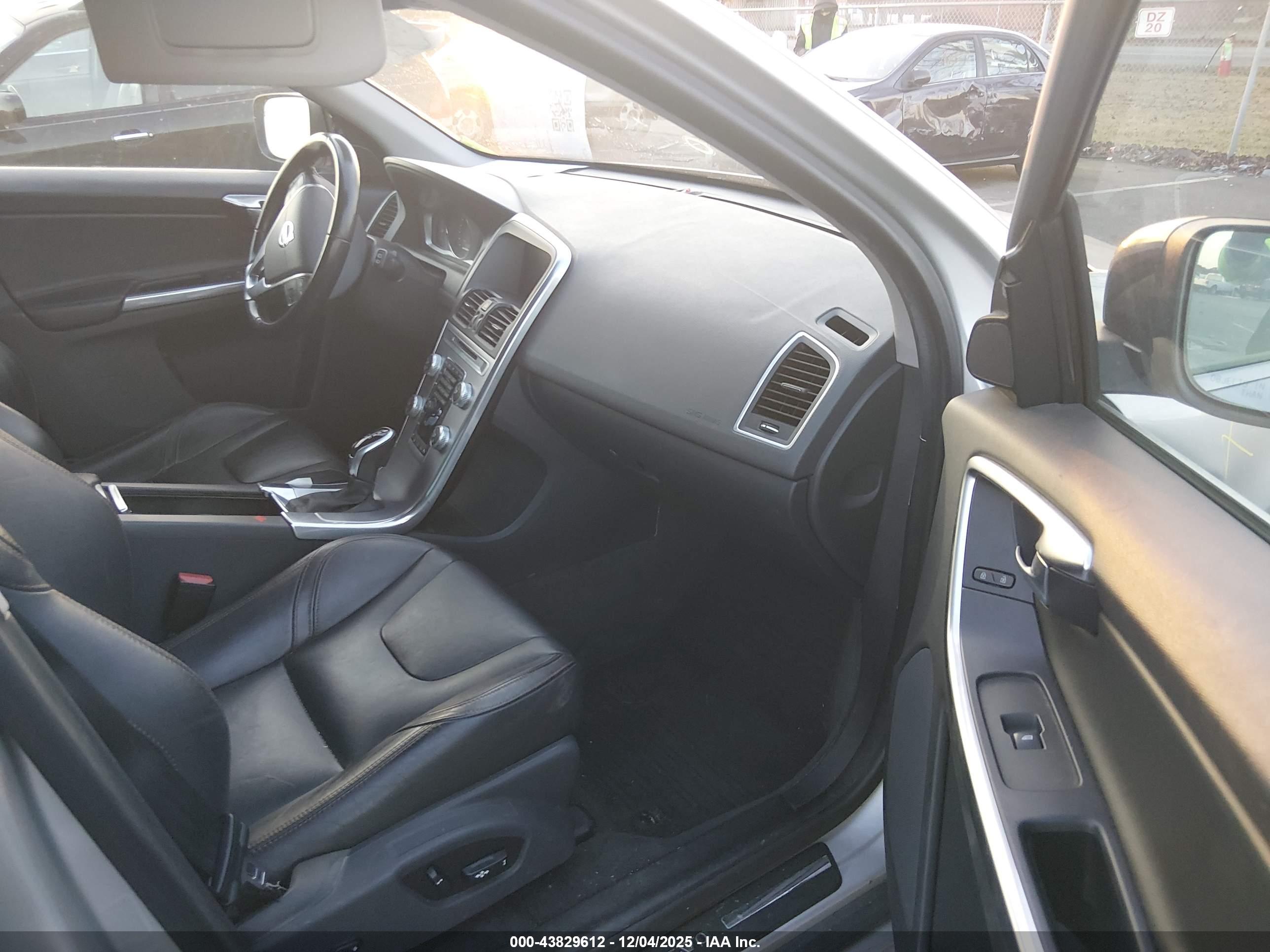 VOLVO XC60 image 5