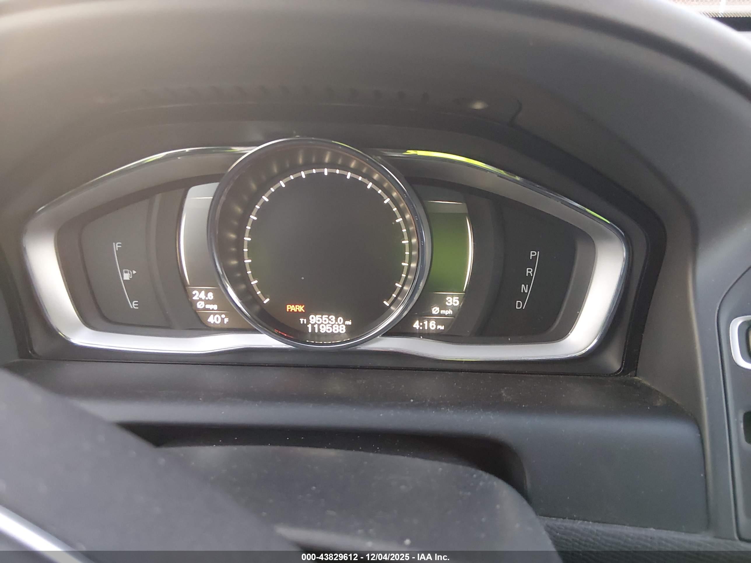 VOLVO XC60 image 7