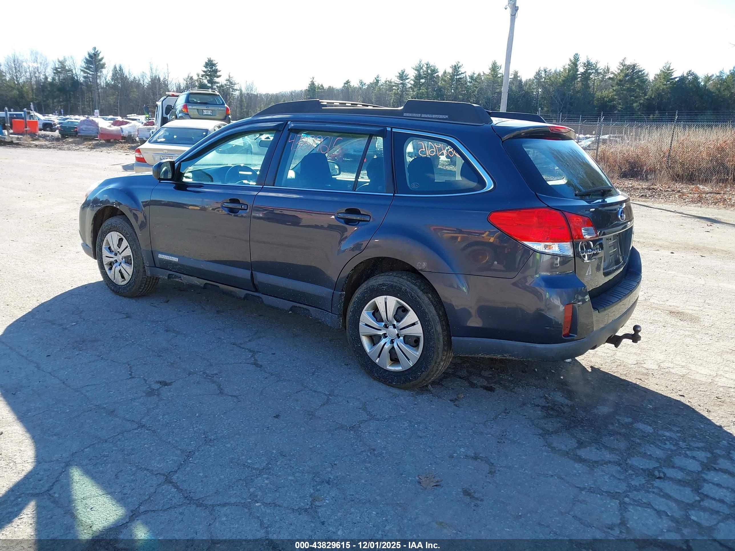 SUBARU OUTBACK image 3