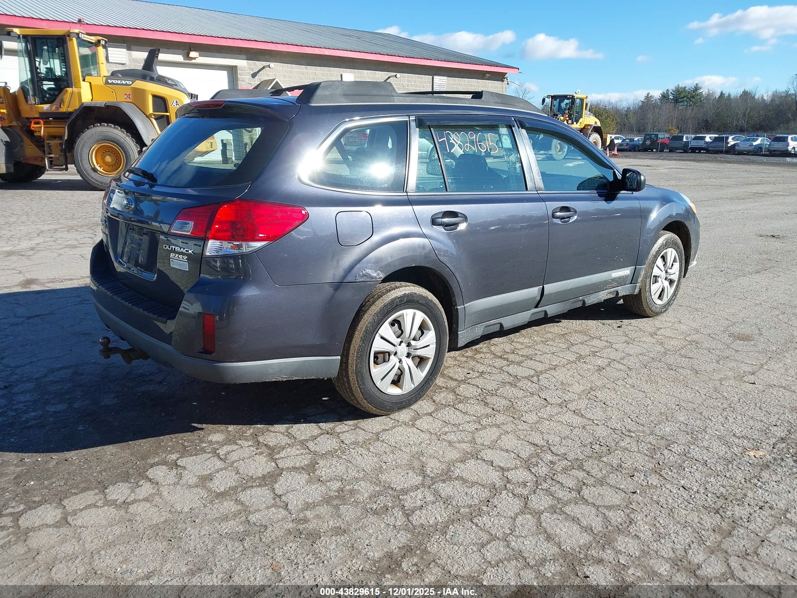 SUBARU OUTBACK image 4