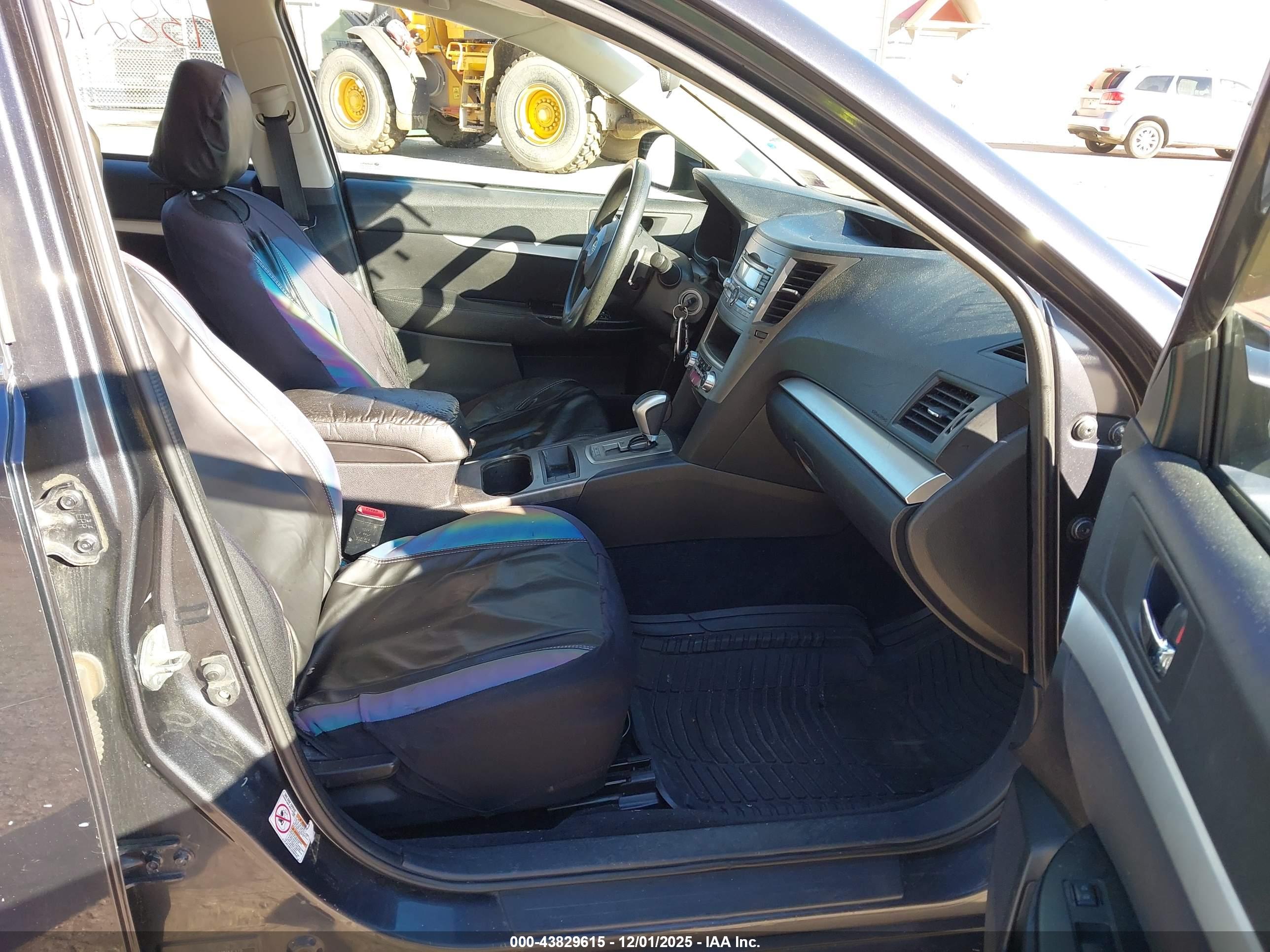 SUBARU OUTBACK image 5