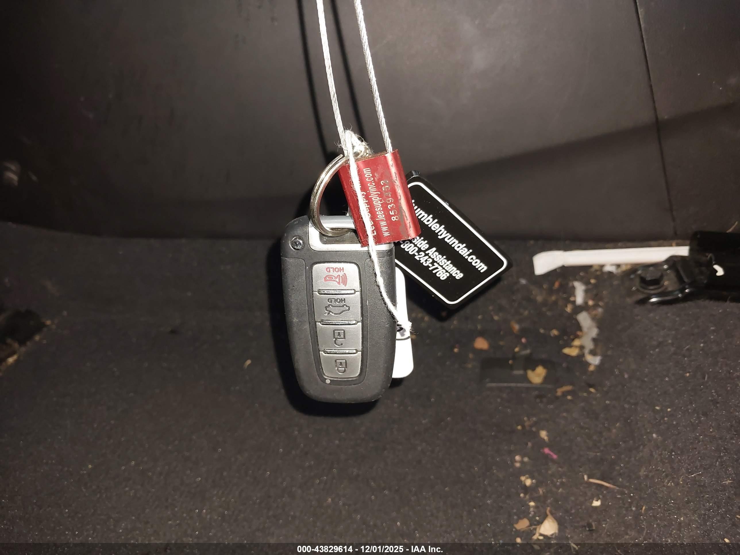 HYUNDAI ELANTRA image 11
