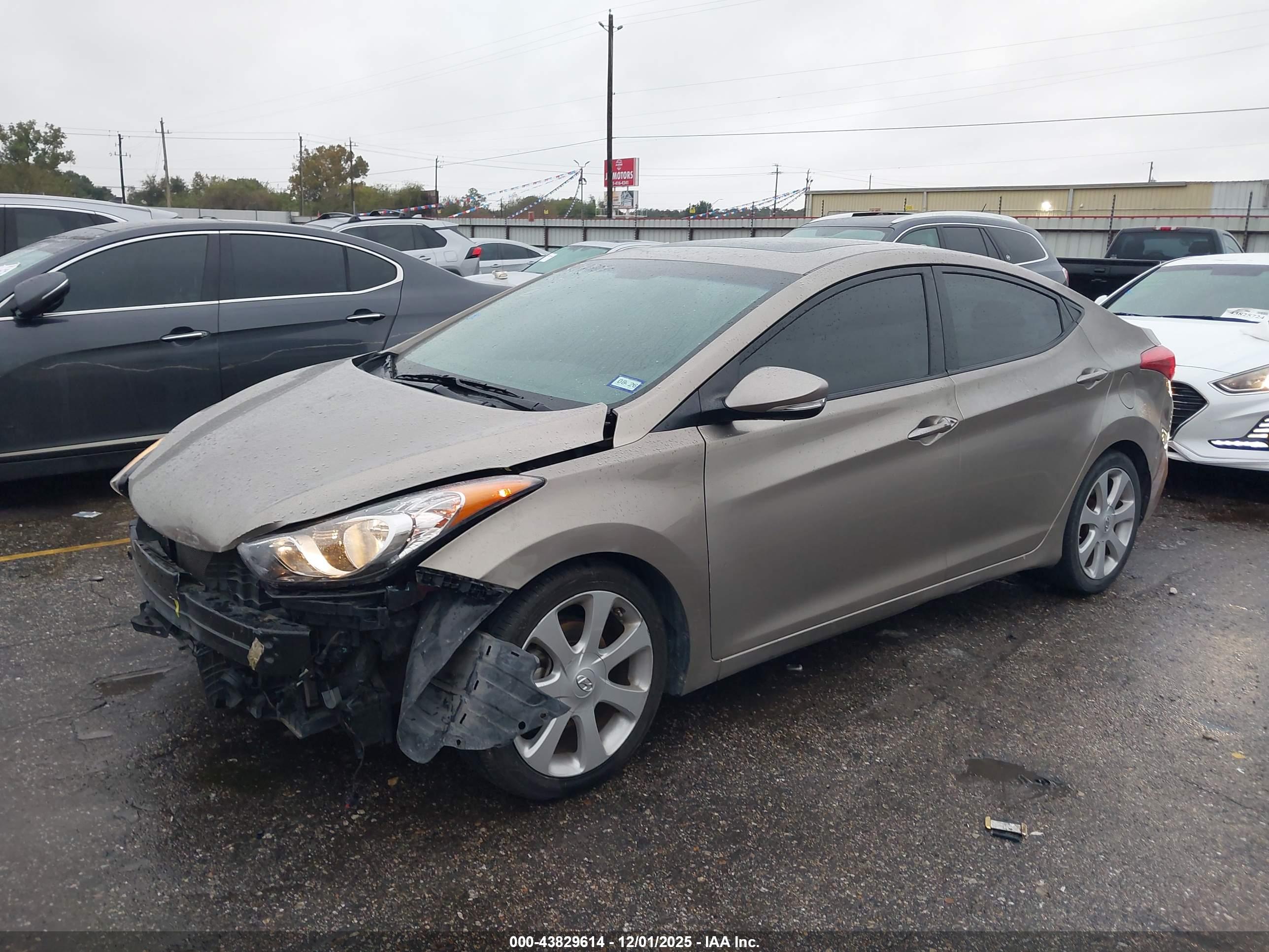 HYUNDAI ELANTRA image 6