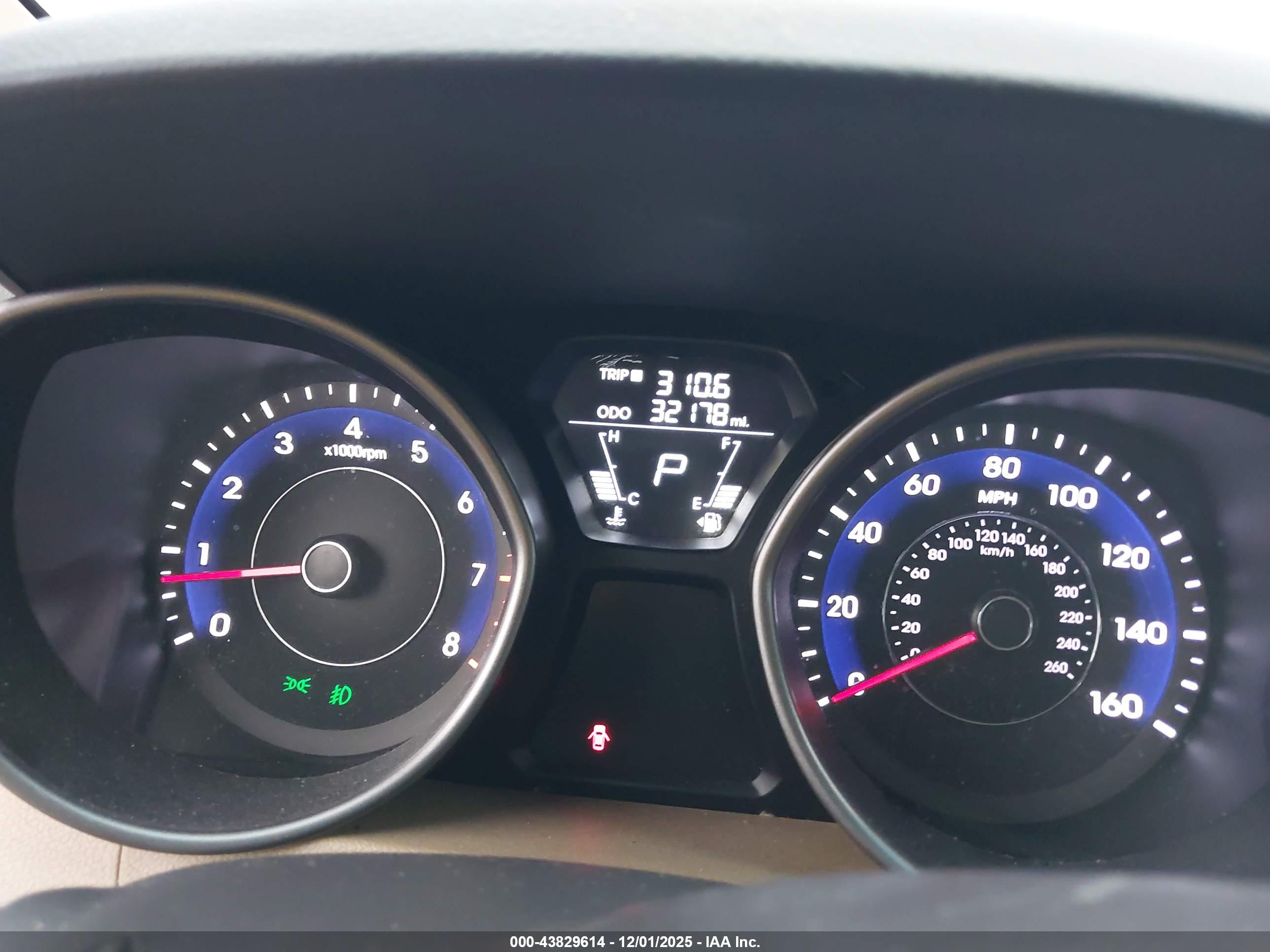 HYUNDAI ELANTRA image 7