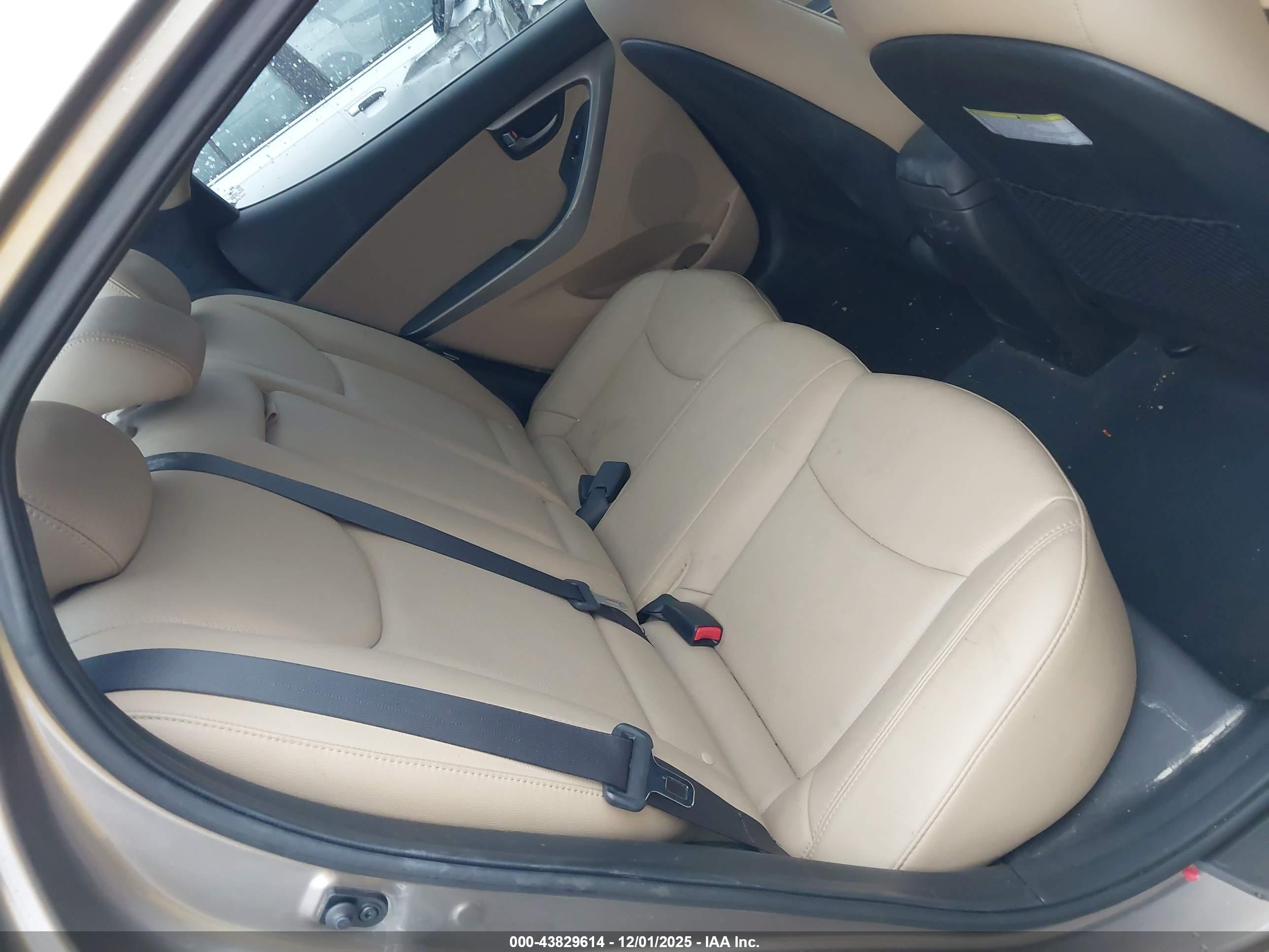 HYUNDAI ELANTRA image 8