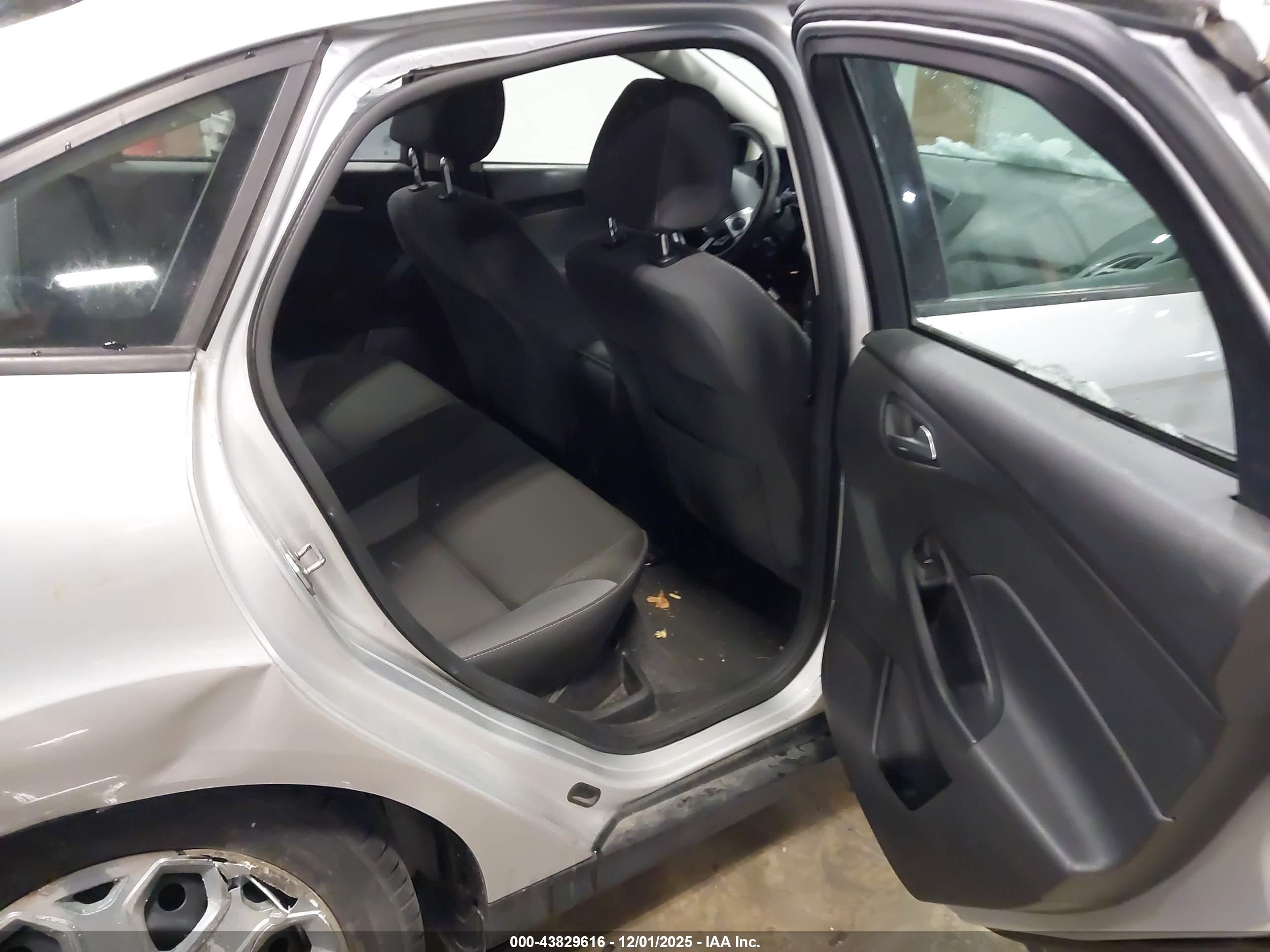 FORD FOCUS image 8