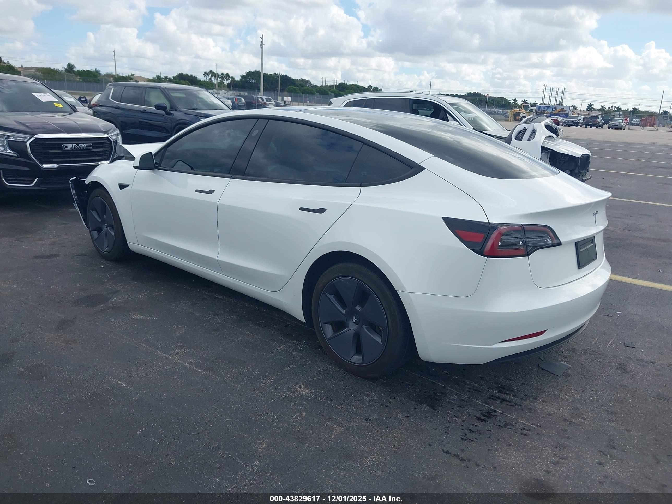 TESLA MODEL image 3