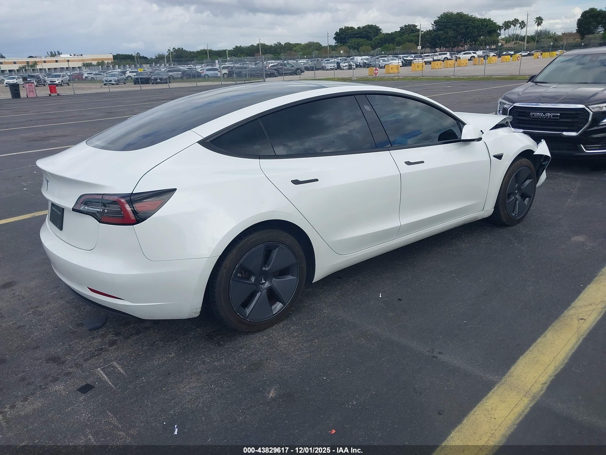 TESLA MODEL image 4