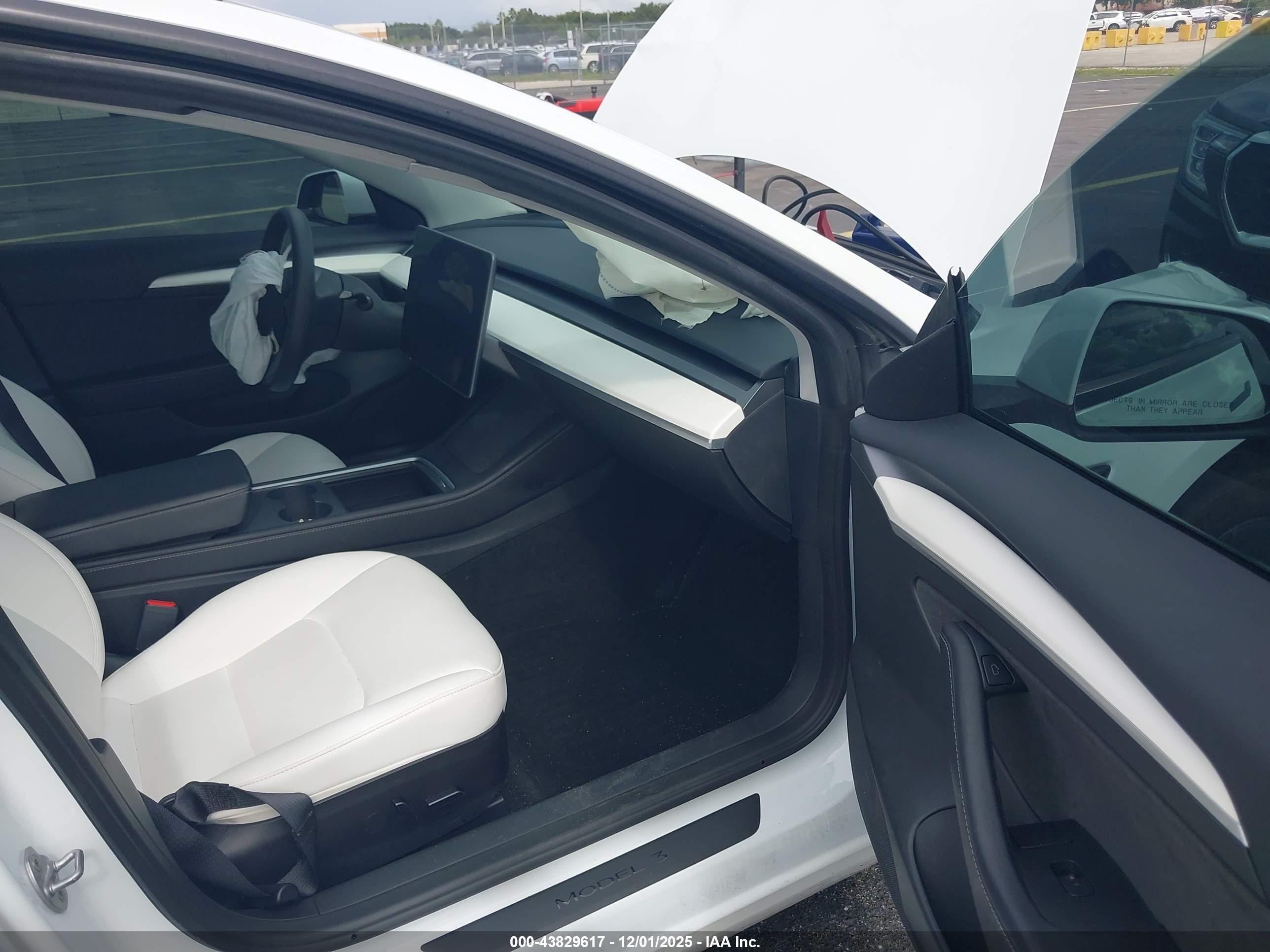 TESLA MODEL image 5
