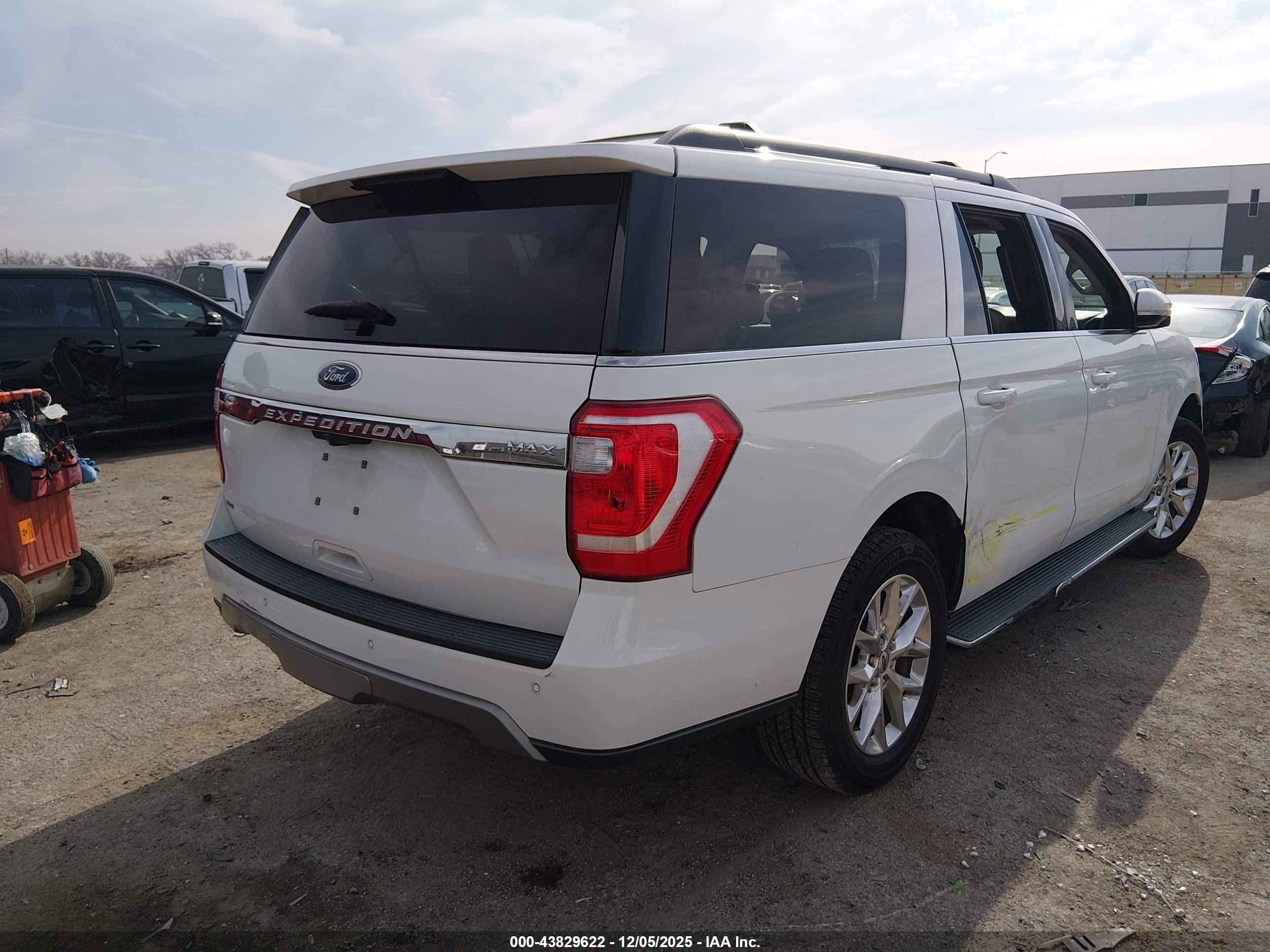 FORD EXPEDITION image 4
