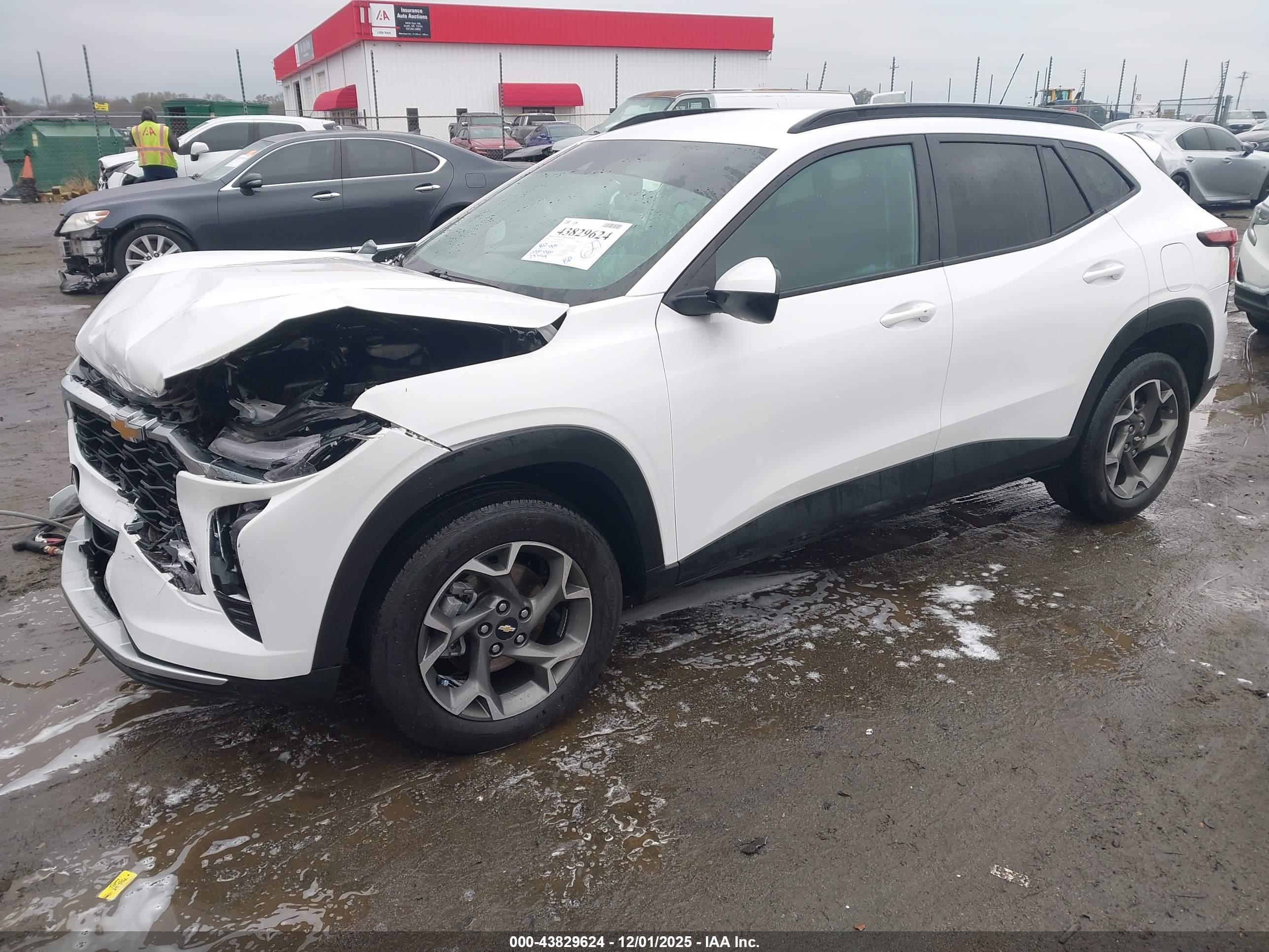 CHEVROLET TRAX image 2