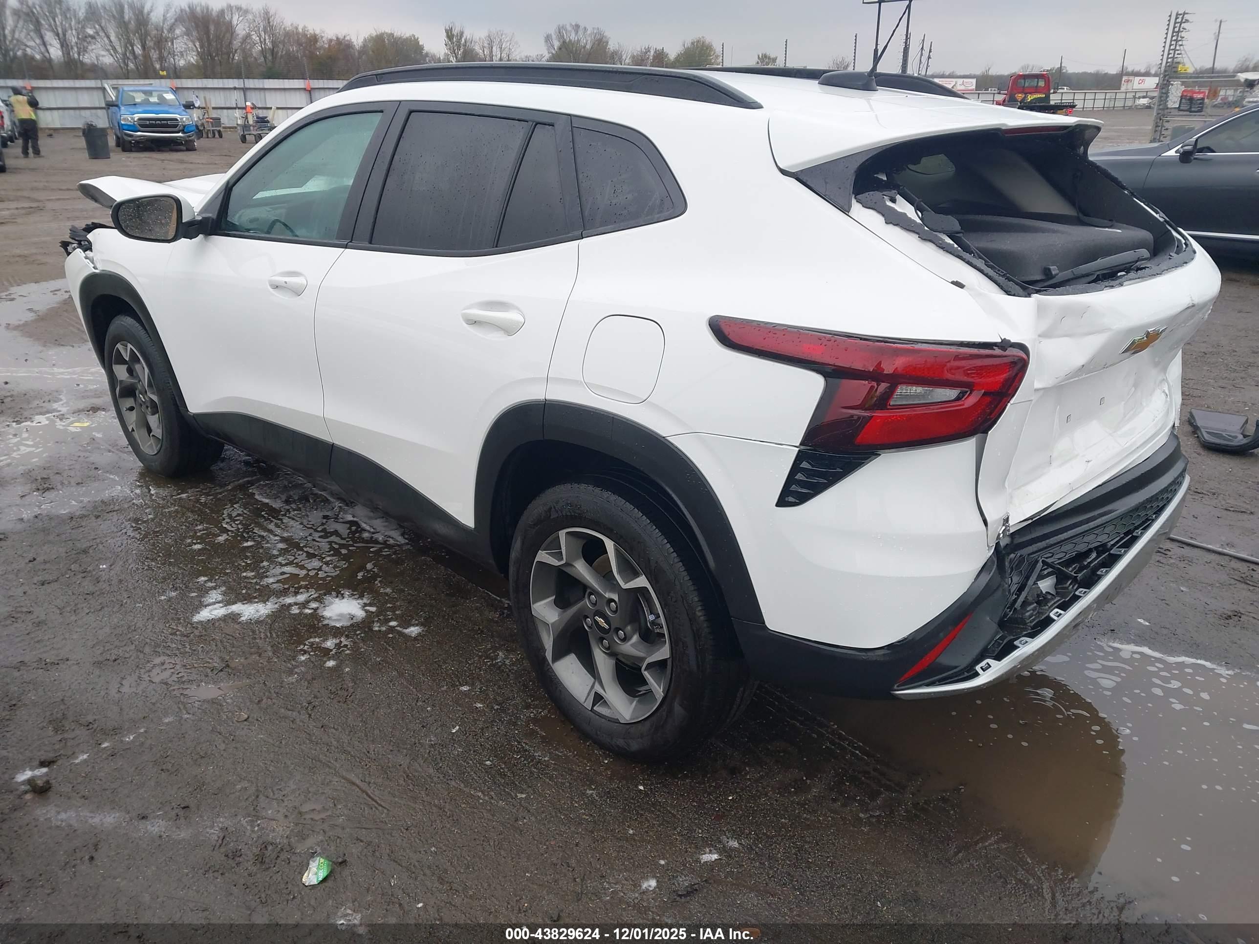 CHEVROLET TRAX image 3
