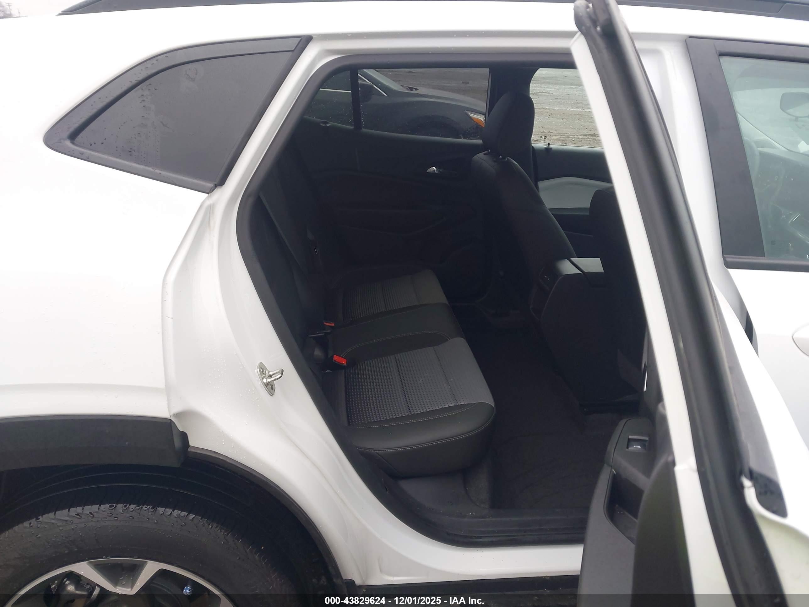 CHEVROLET TRAX image 8