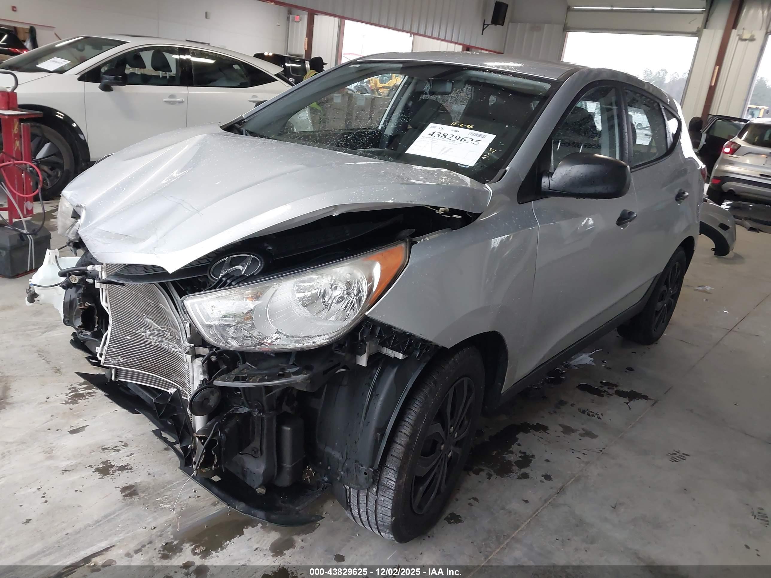 HYUNDAI TUCSON image 2