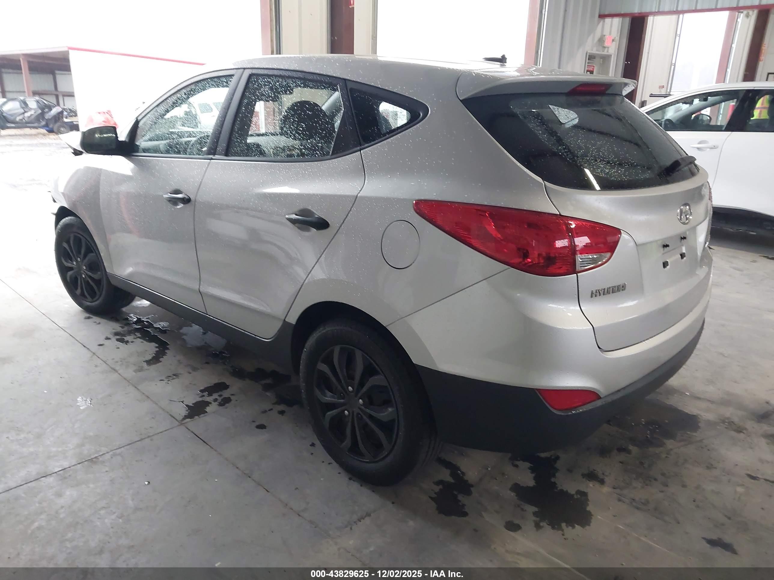 HYUNDAI TUCSON image 3