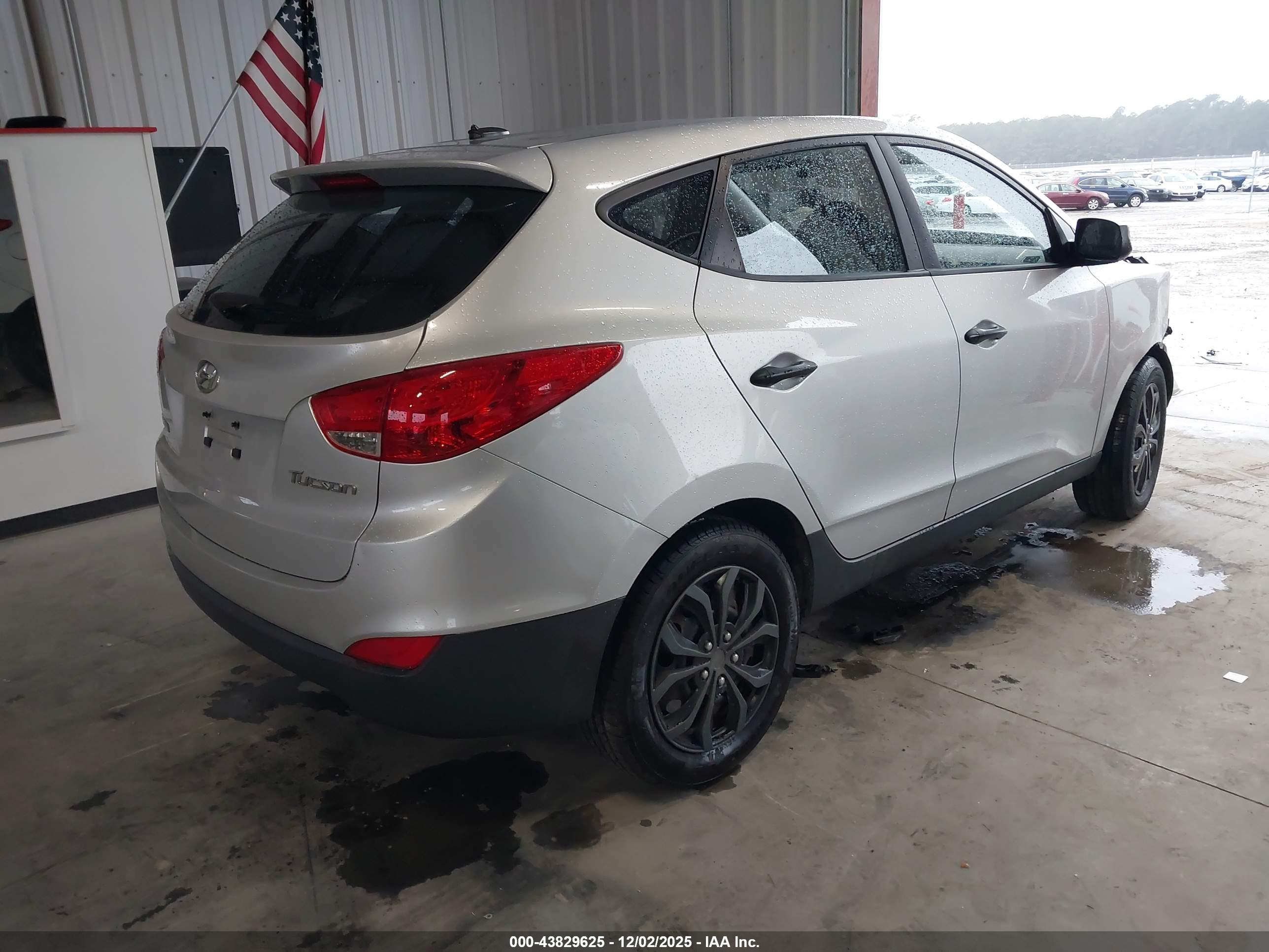 HYUNDAI TUCSON image 4