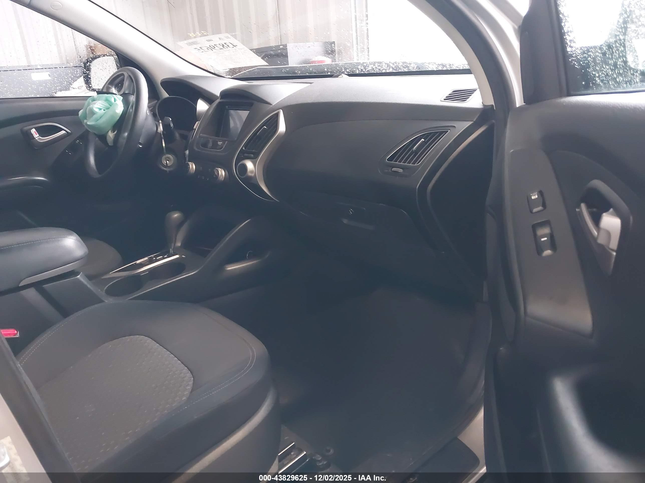 HYUNDAI TUCSON image 5