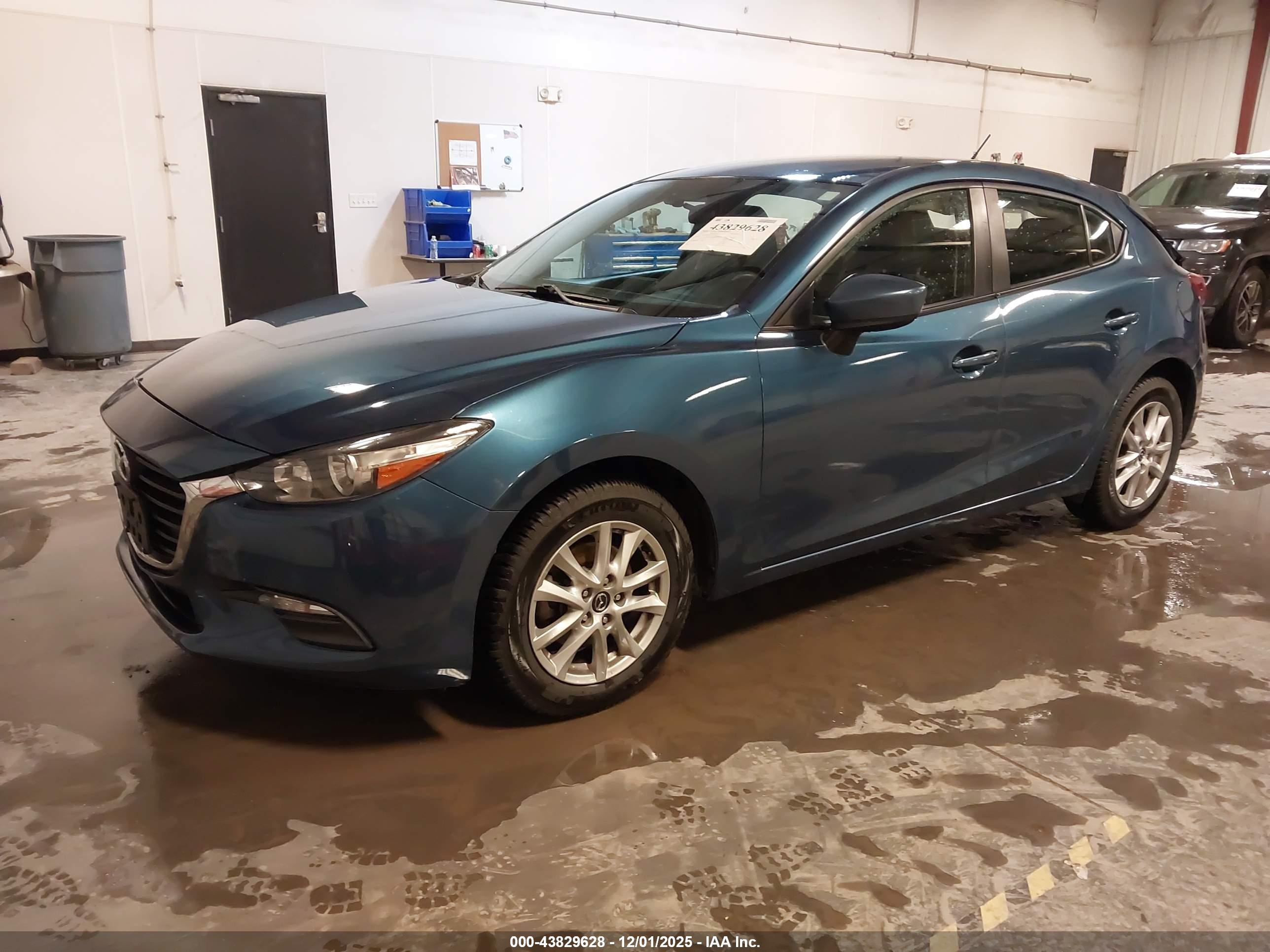 MAZDA MAZDA3 image 2