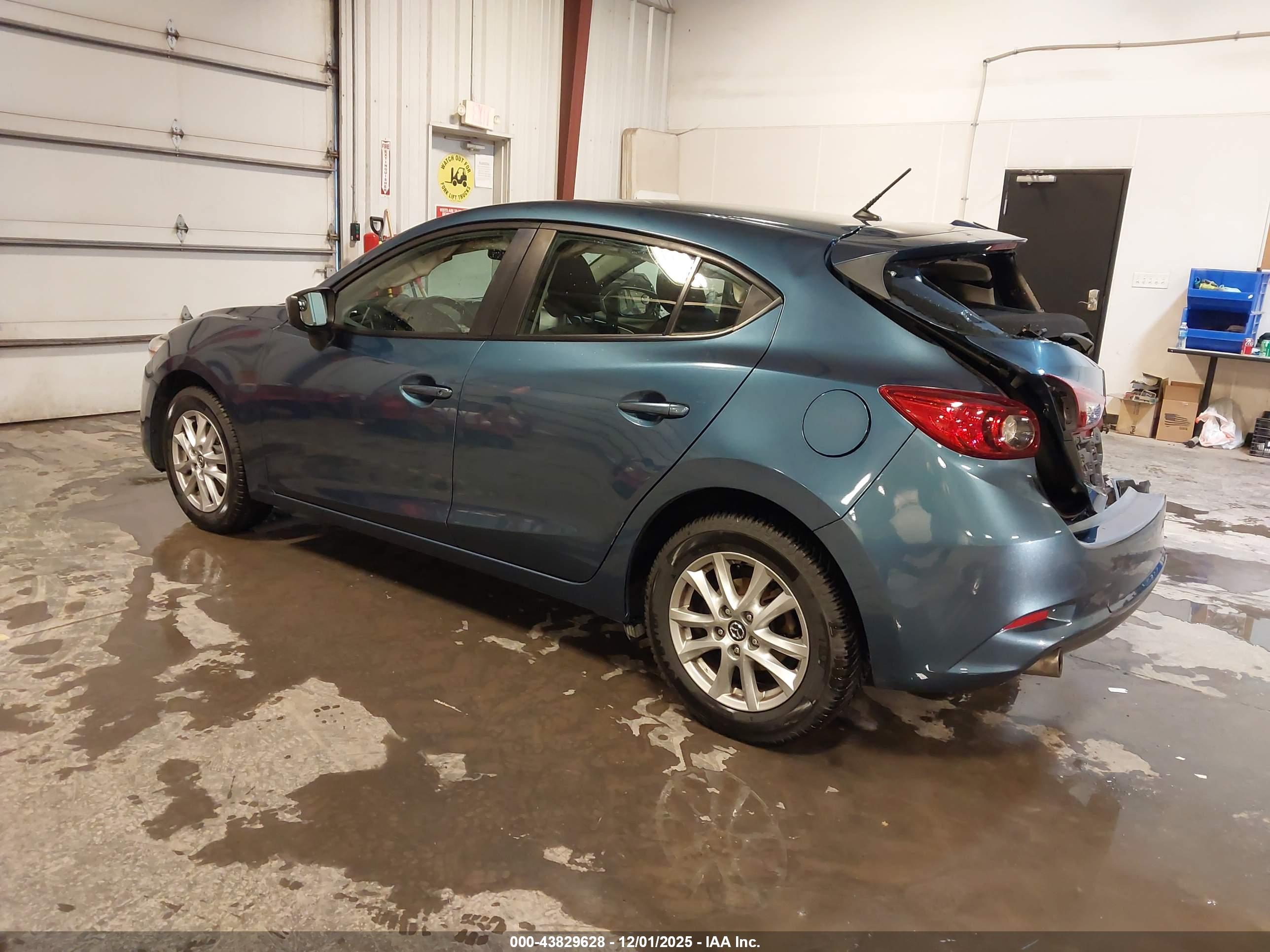 MAZDA MAZDA3 image 3