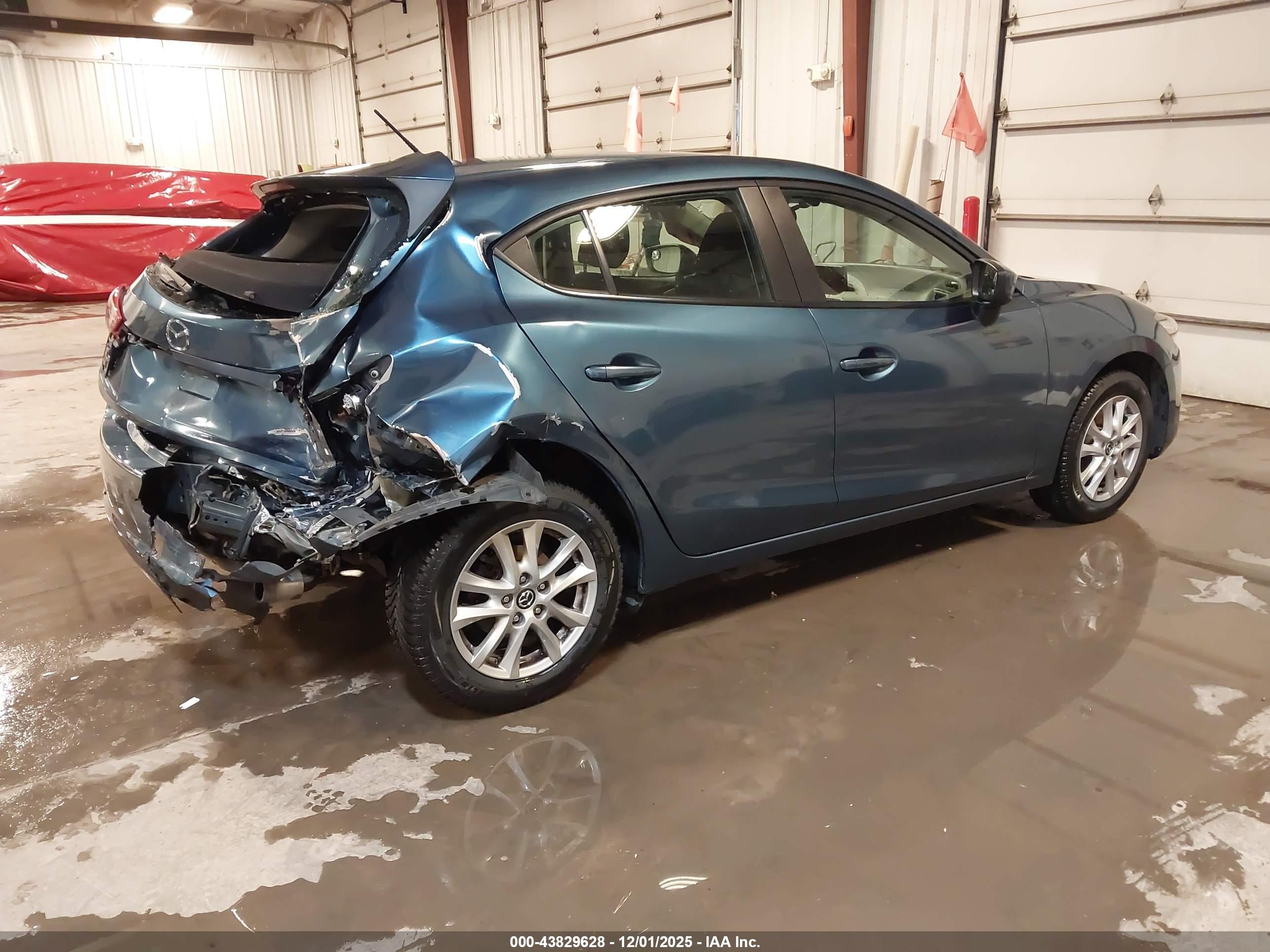 MAZDA MAZDA3 image 4