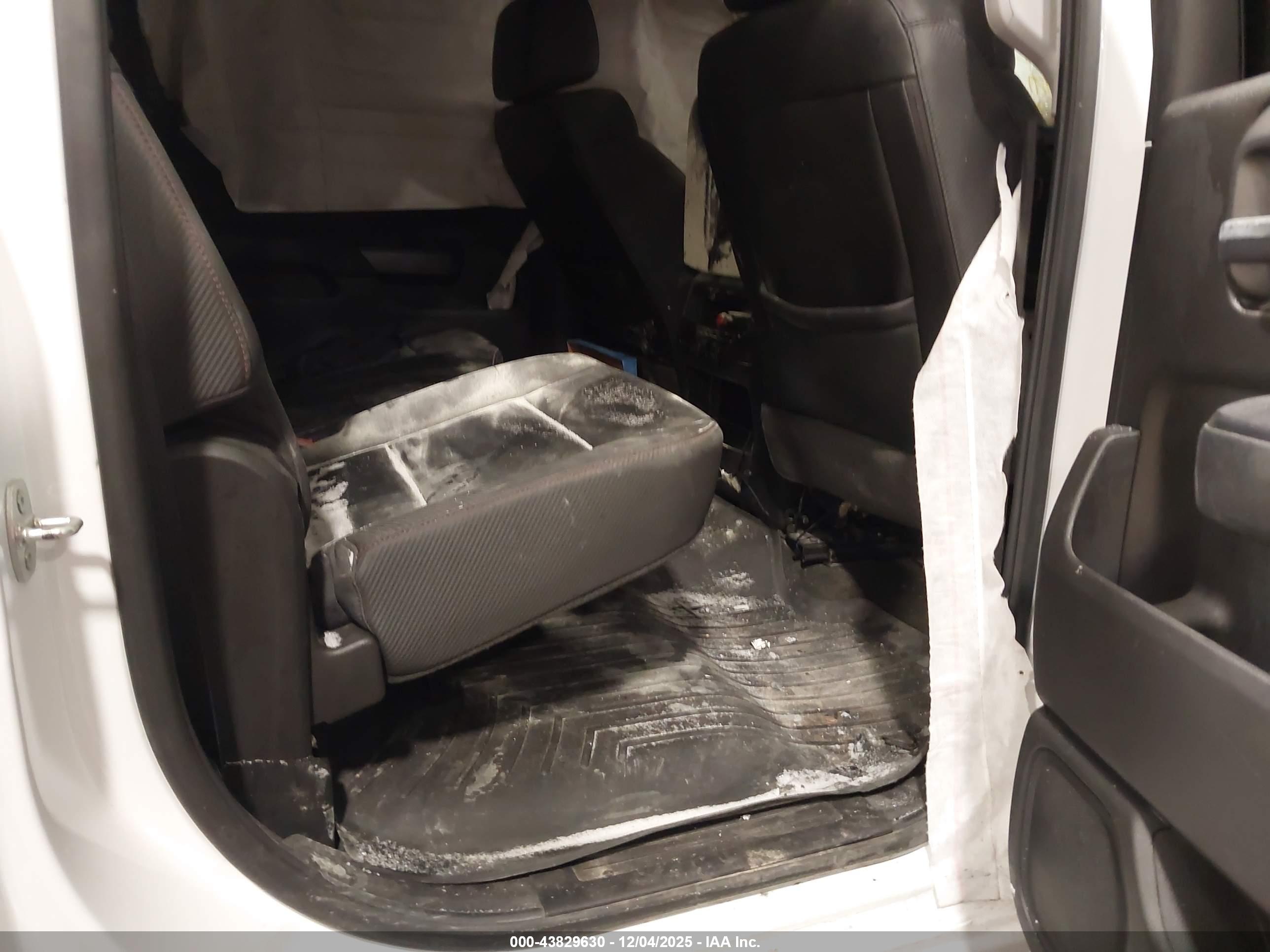 GMC SIERRA image 8