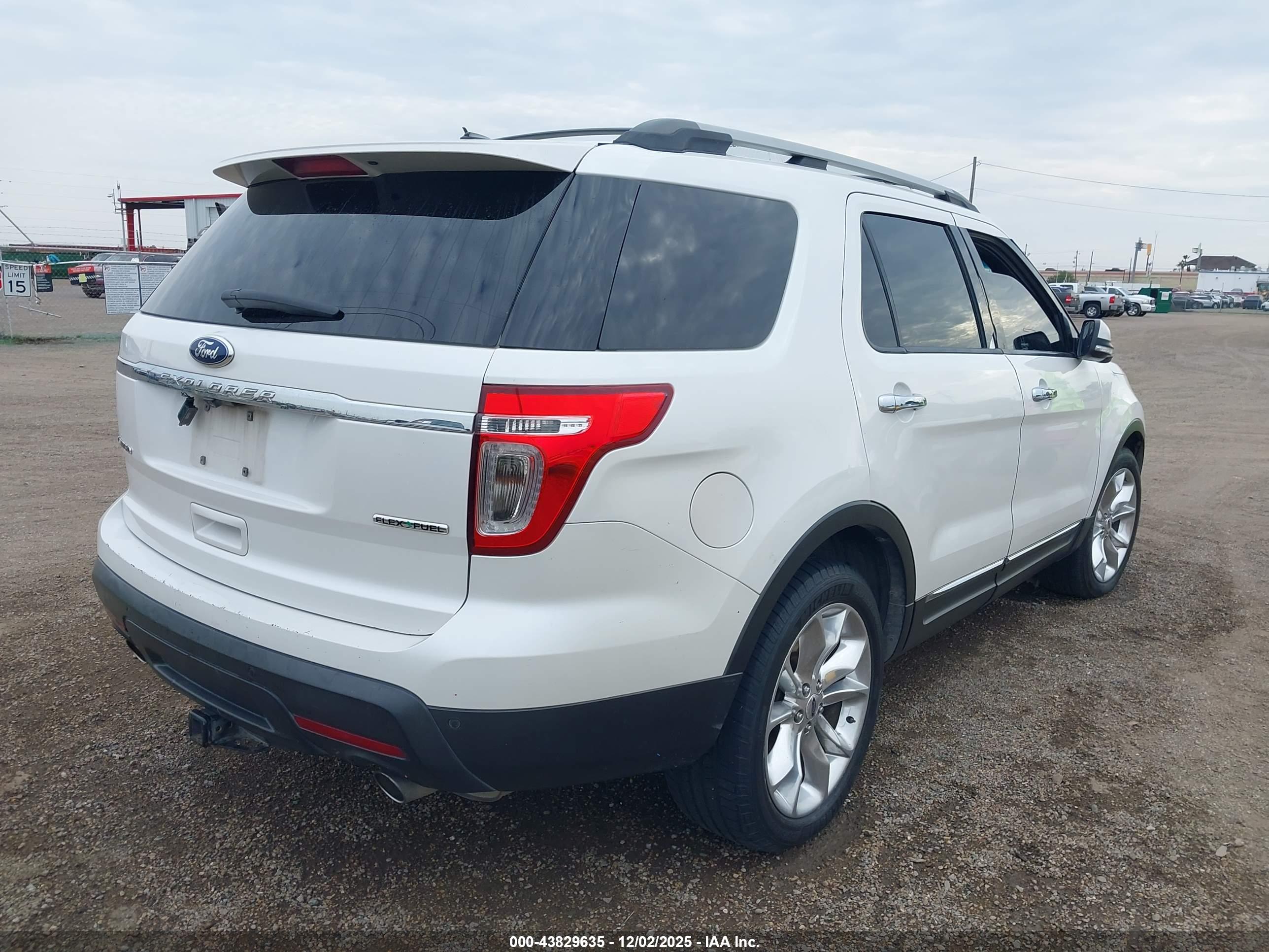 FORD EXPLORER image 4