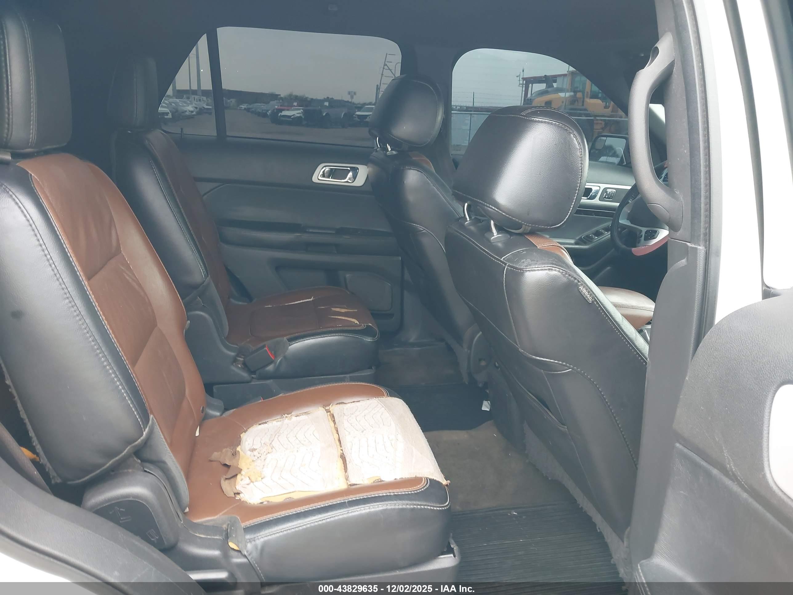 FORD EXPLORER image 8