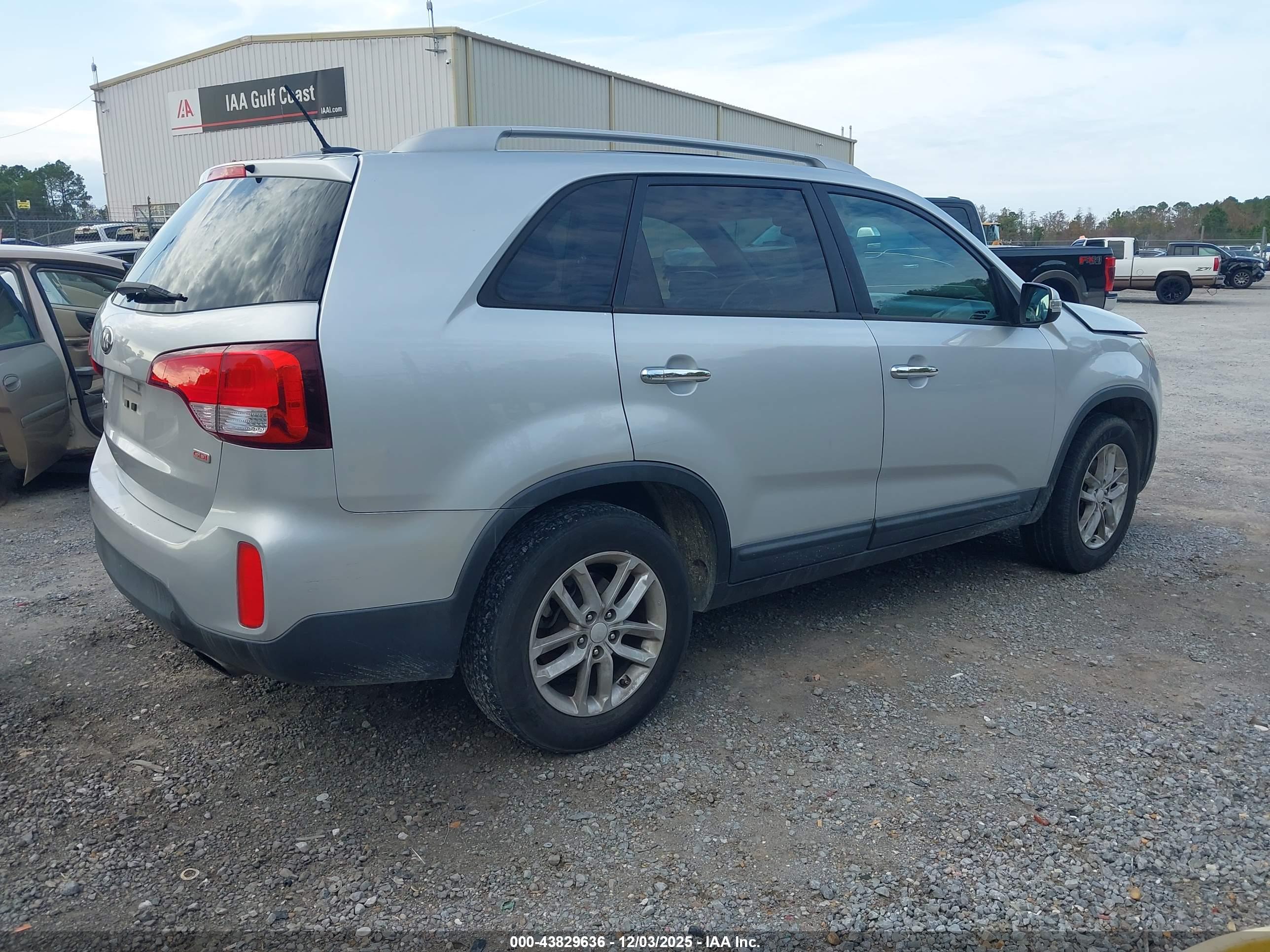 KIA SORENTO image 4