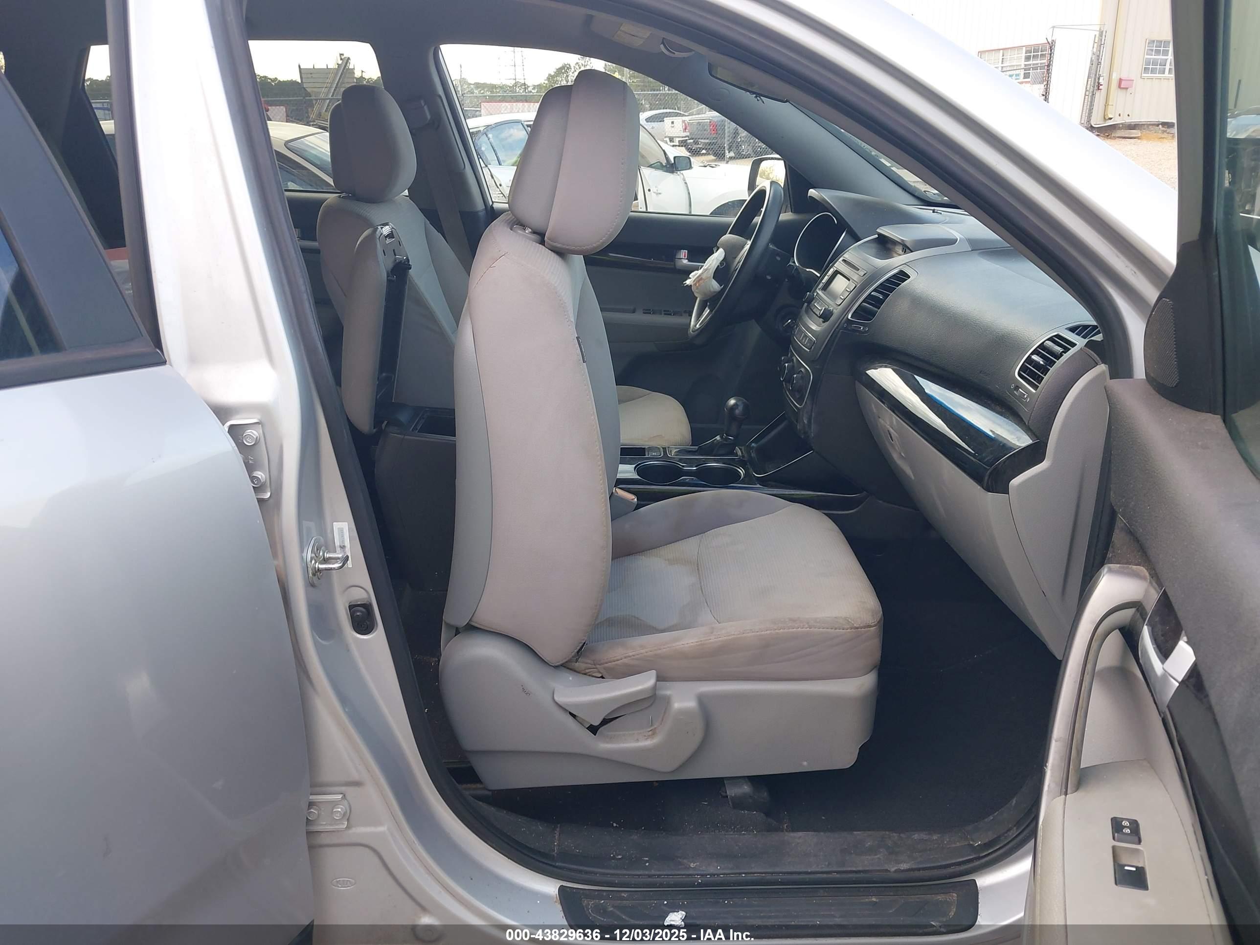 KIA SORENTO image 5