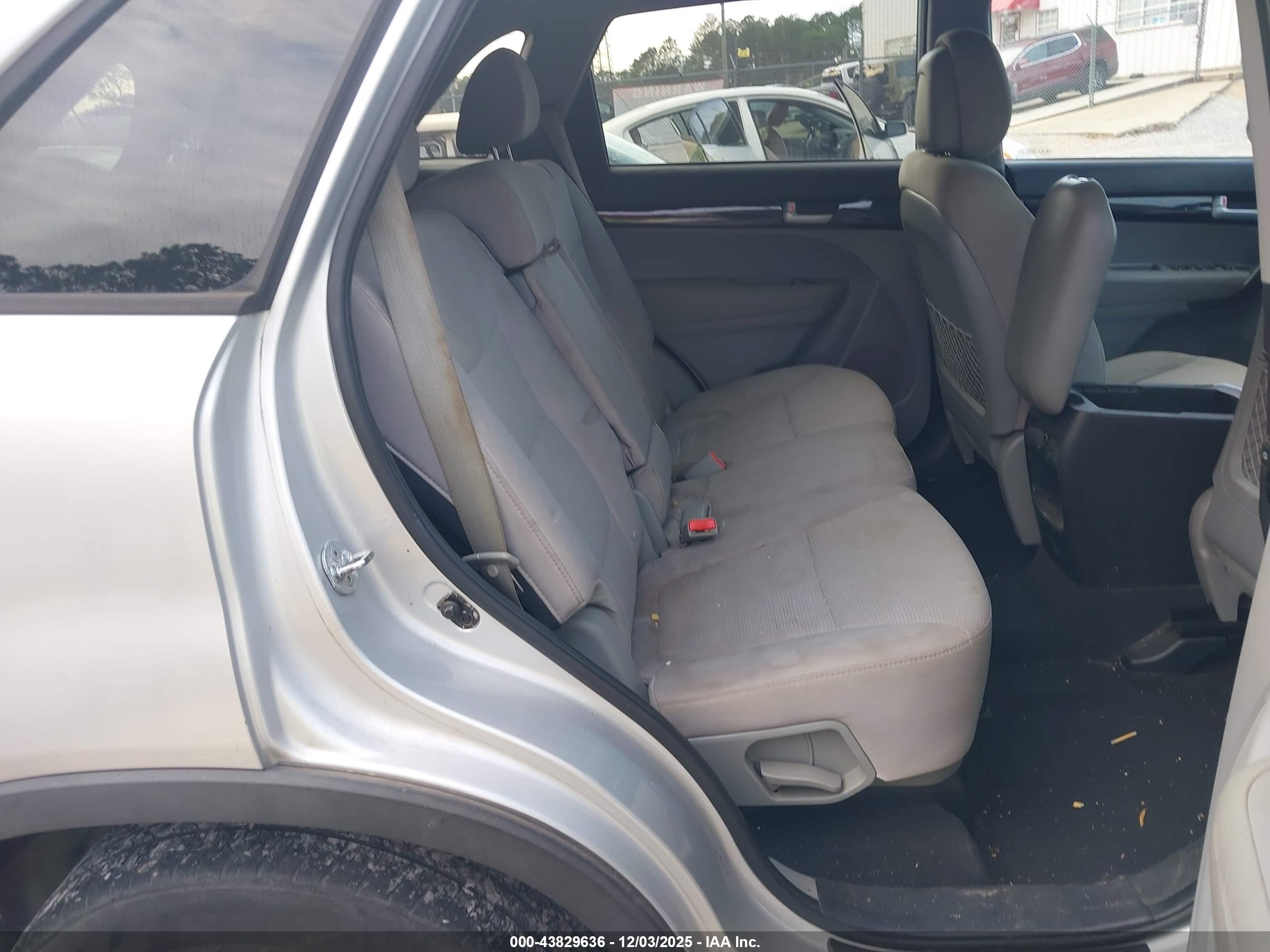 KIA SORENTO image 8