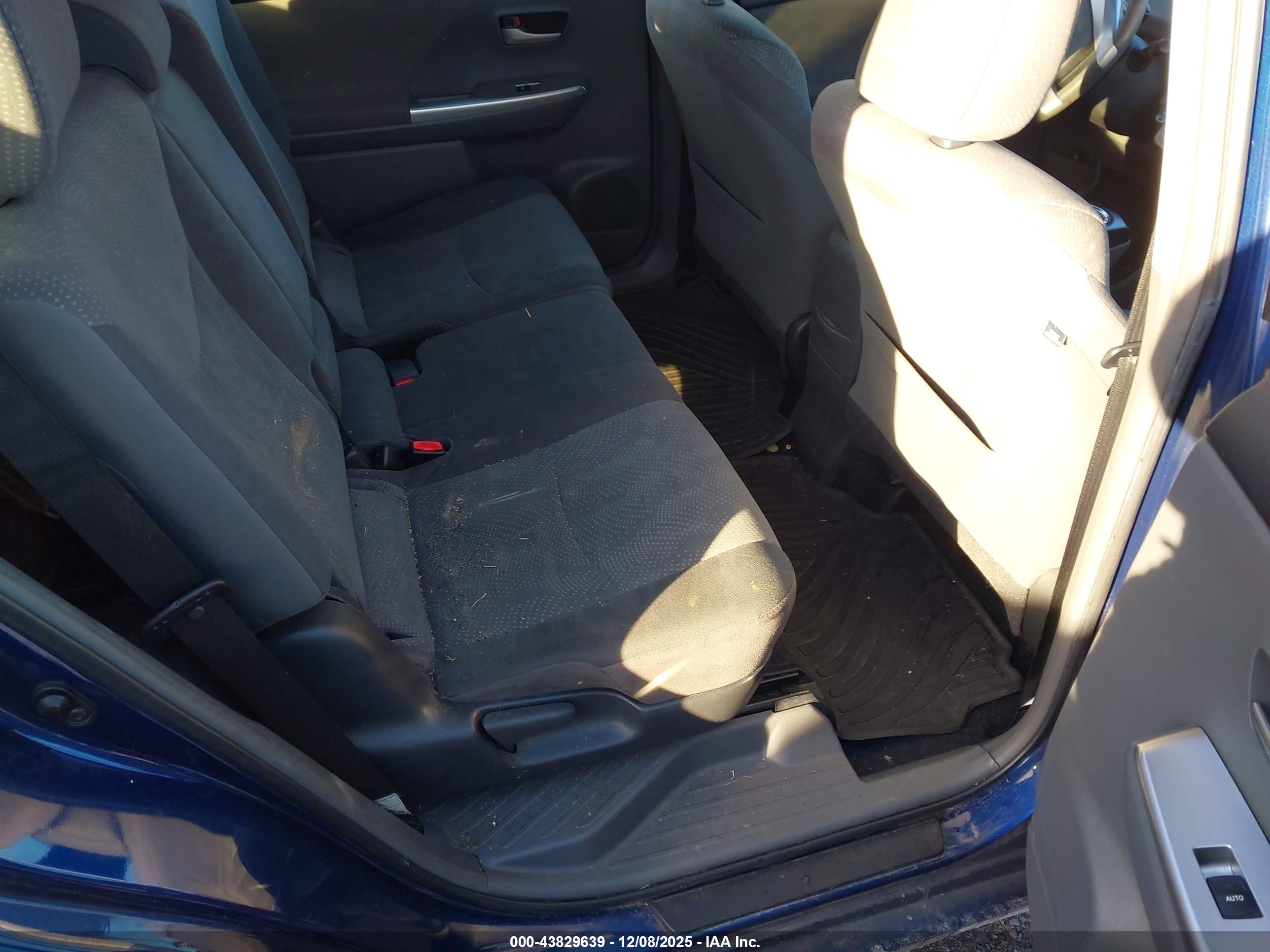 TOYOTA PRIUS image 8