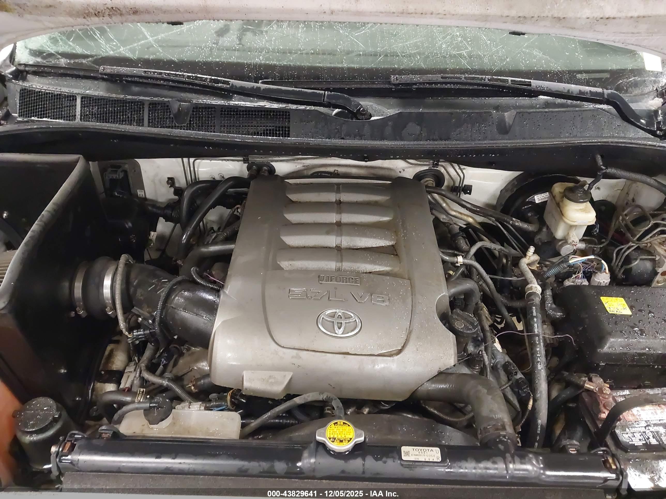 TOYOTA TUNDRA image 10