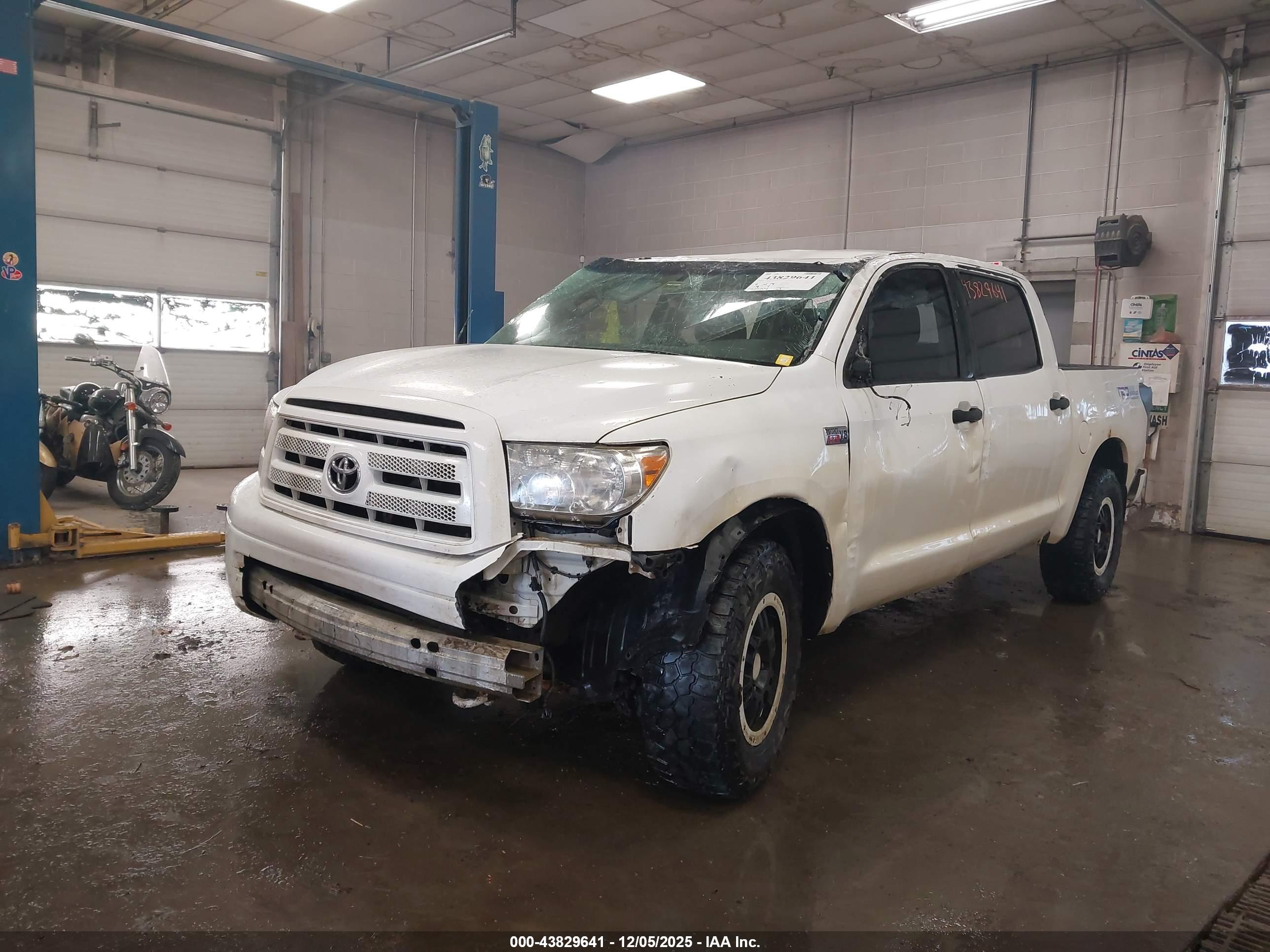 TOYOTA TUNDRA image 2