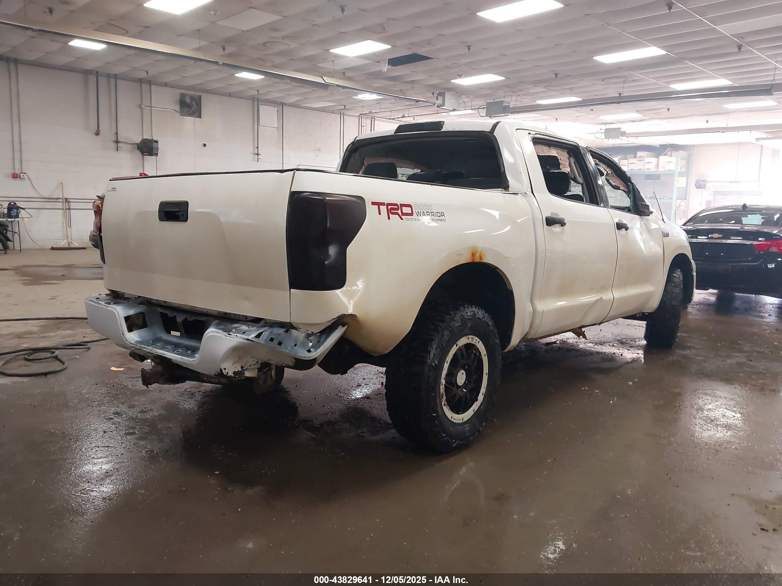 TOYOTA TUNDRA image 4