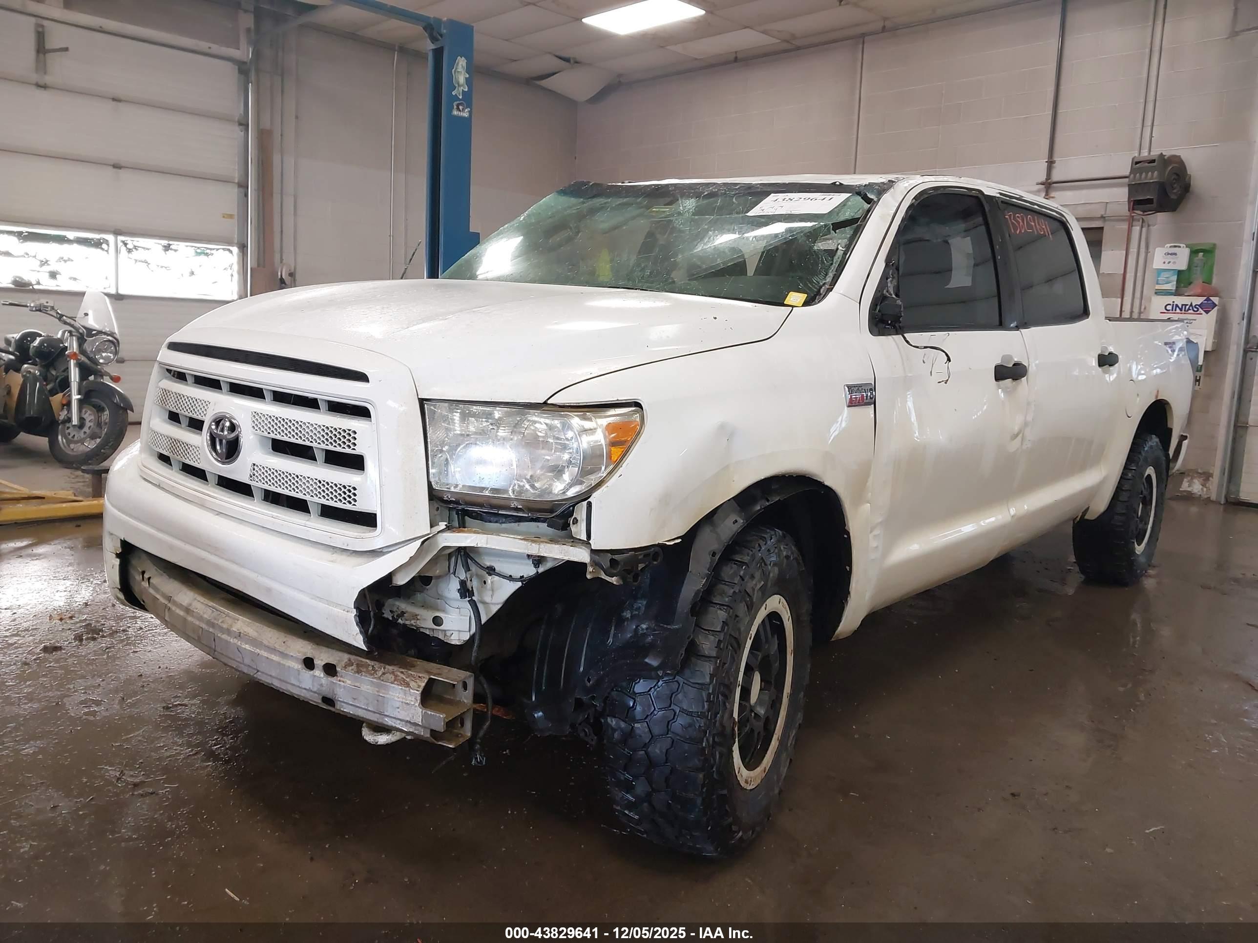 TOYOTA TUNDRA image 6