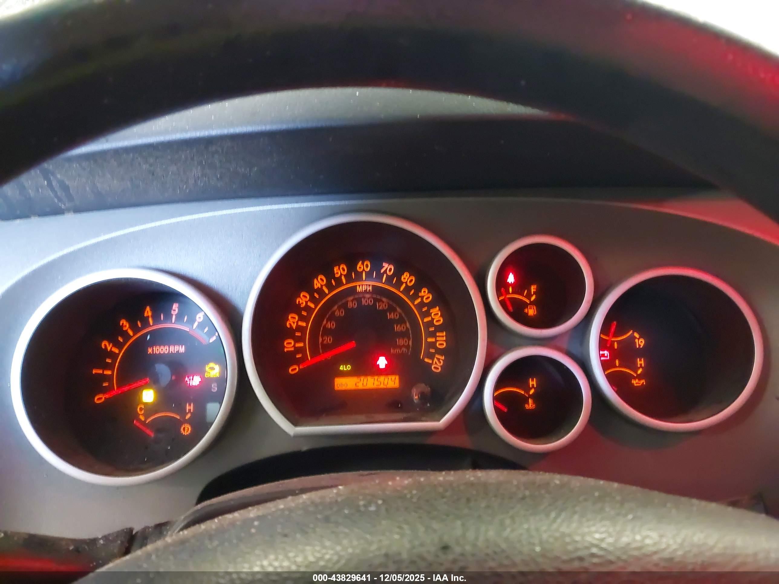 TOYOTA TUNDRA image 7