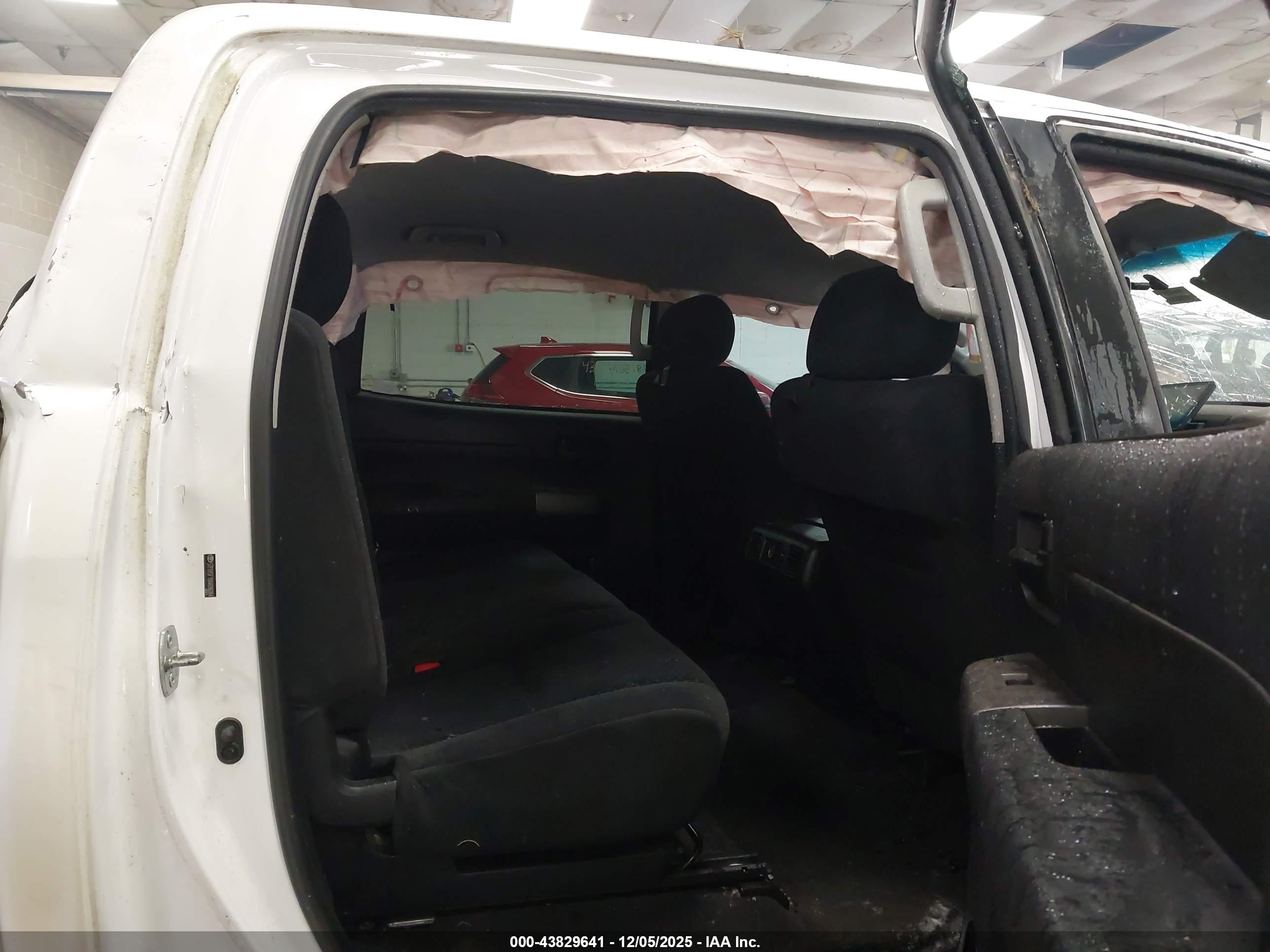 TOYOTA TUNDRA image 8