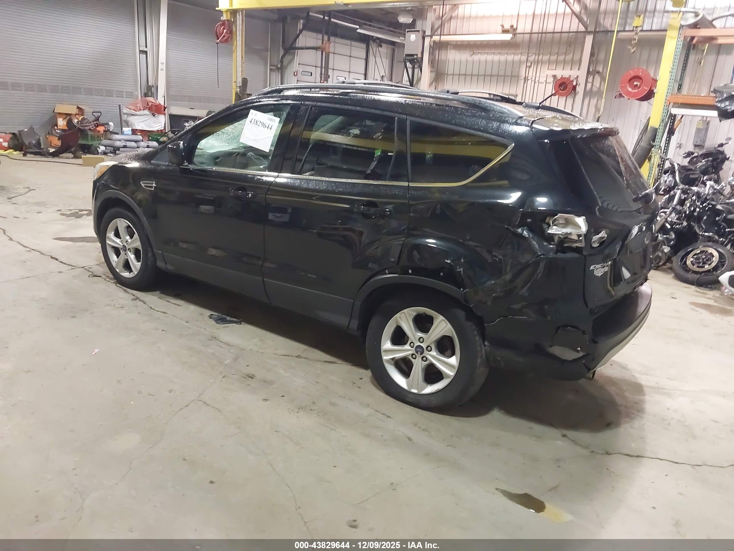 FORD ESCAPE image 3