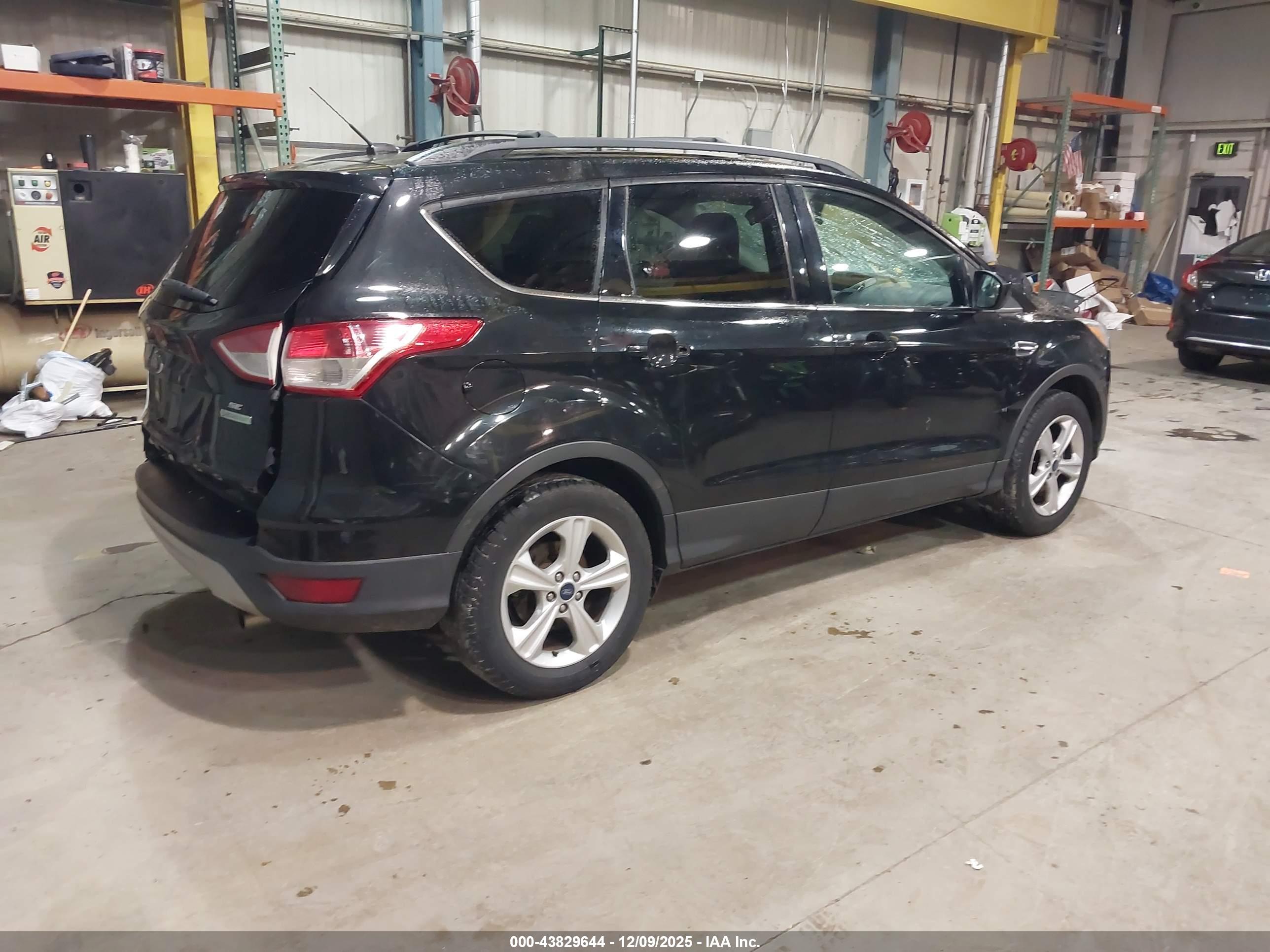 FORD ESCAPE image 4