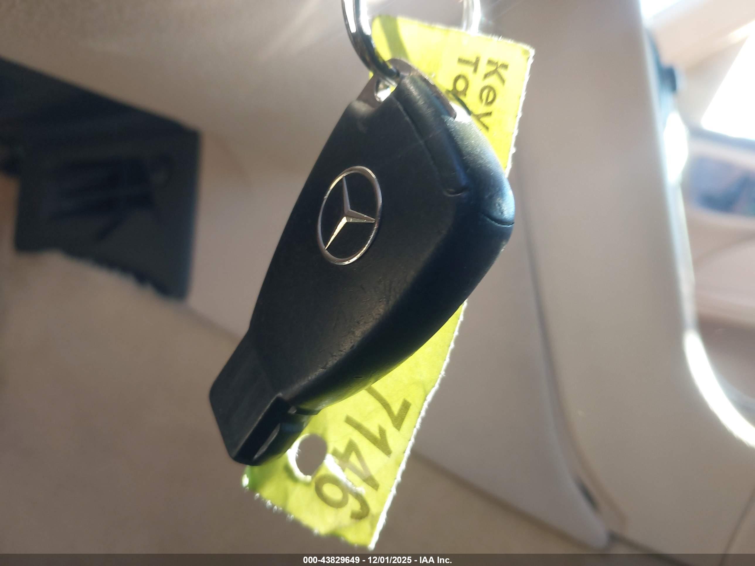 MERCEDES-BENZ E image 11