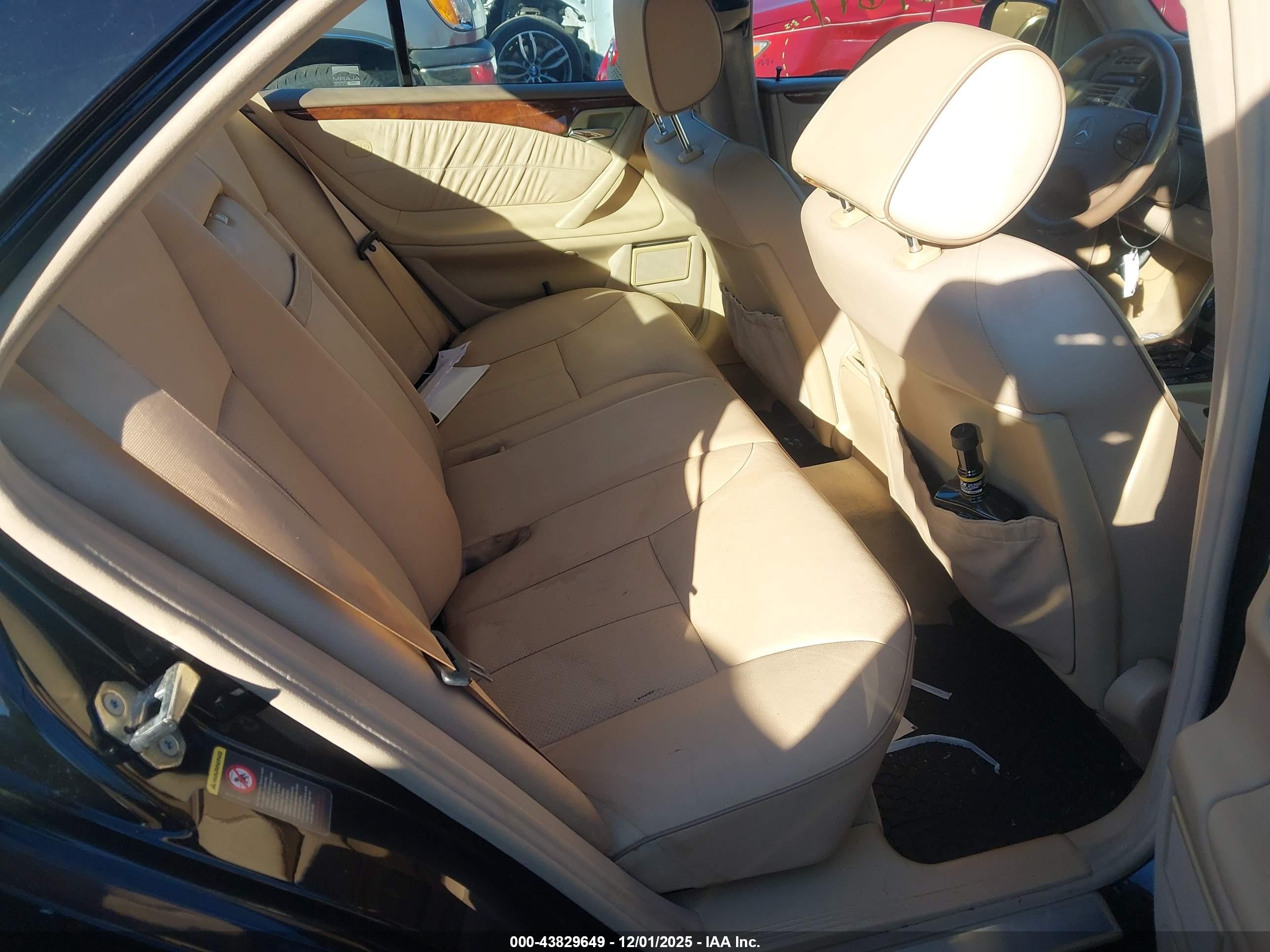 MERCEDES-BENZ E image 8