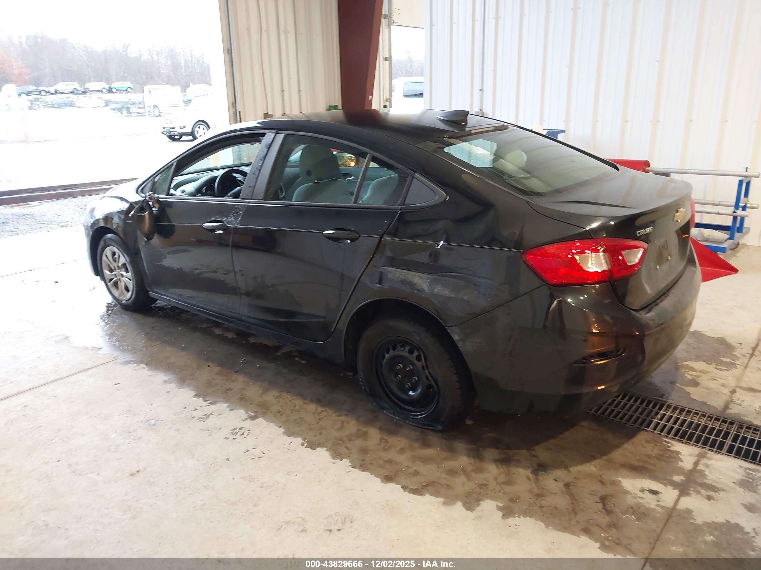 CHEVROLET CRUZE image 3